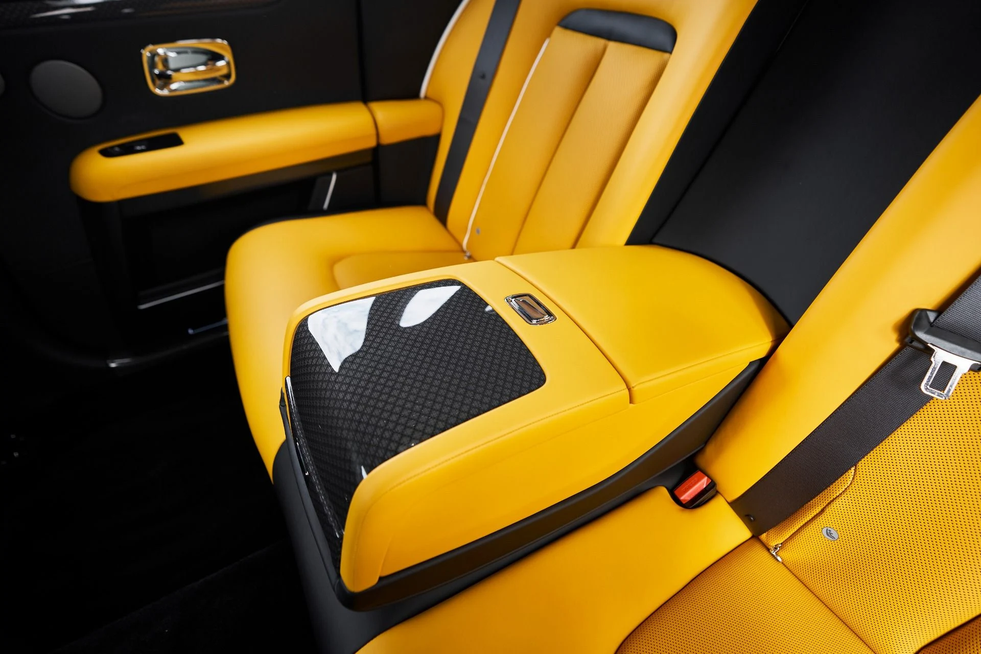 mph050_4054592014_Used_2025_Rolls_Royce_Ghost_Black_Badge_1763167821_af1645eb7b