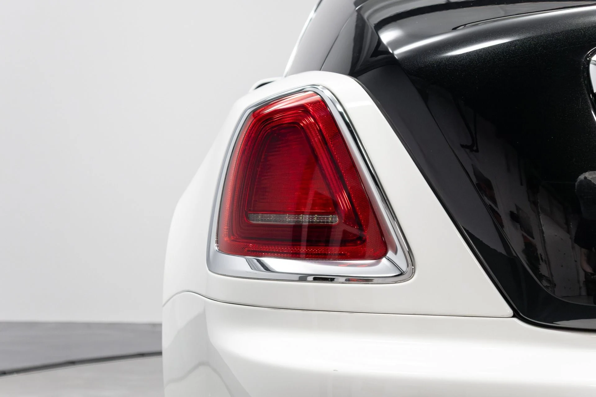 mph050_4057329566_Used_2014_Rolls_Royce_Wraith_1768708128_1008f68c3d