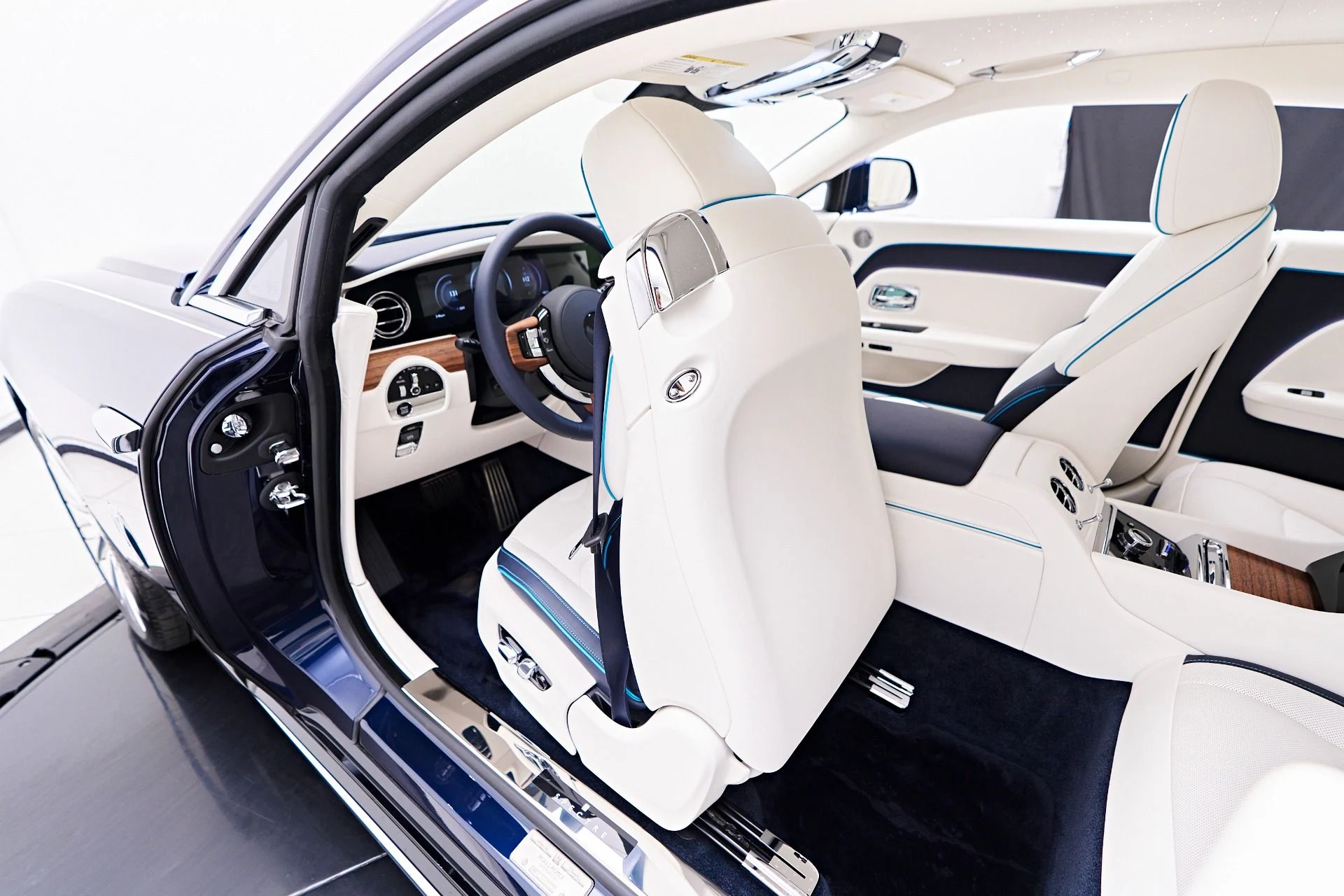 mph050_4077864336_Used_2024_Rolls_Royce_Spectre_1754099622_5d06ac0f03