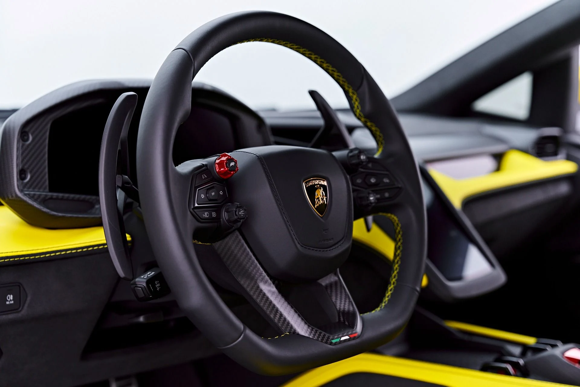mph050_4099685499_Used_2026_Lamborghini_Revuelto_Base_1782198295_53a6a22ec8
