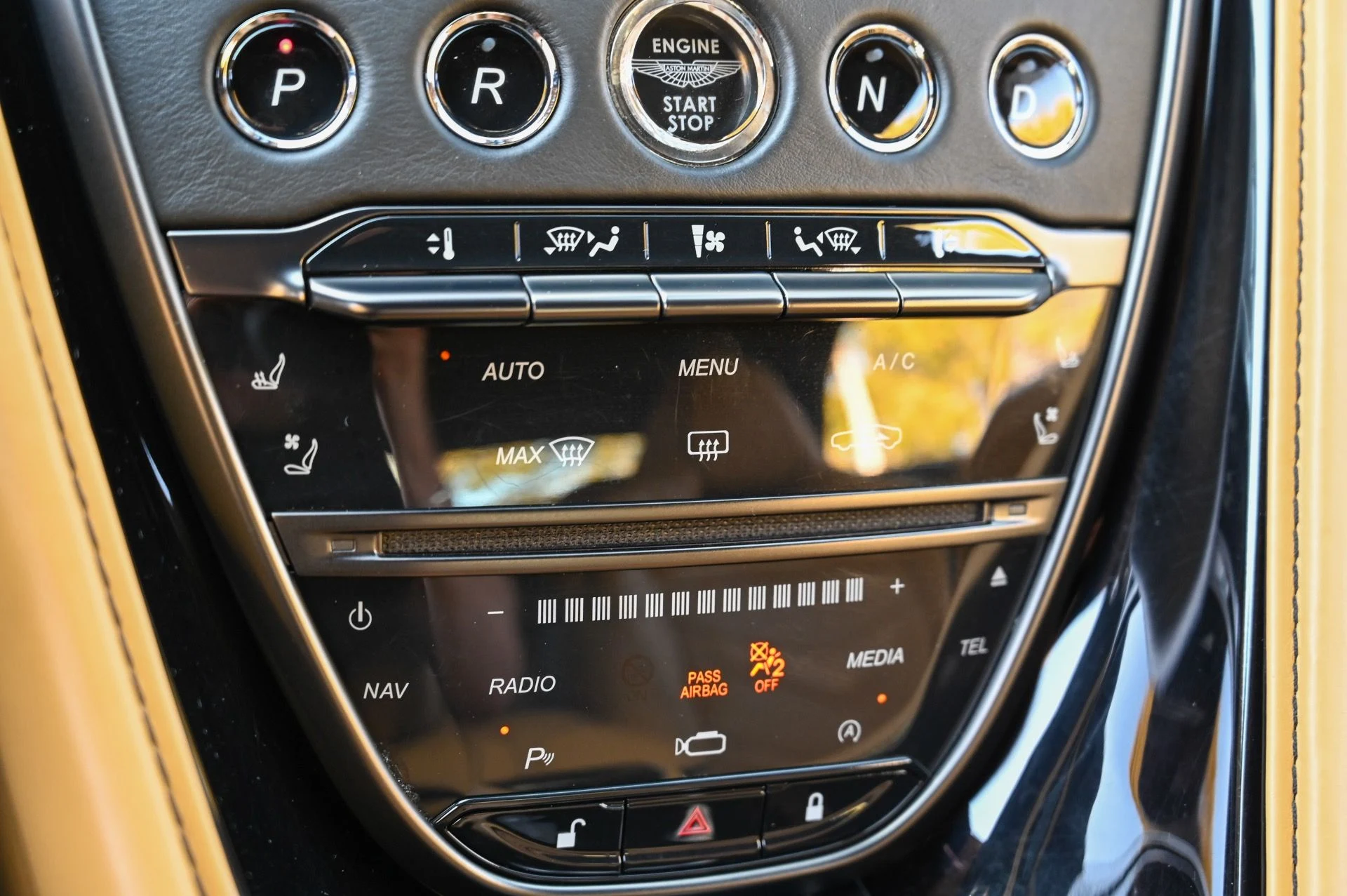 mph050_4129358363_Used_2020_Aston_Martin_DBS_Superleggera_1708981942_6a0047453f