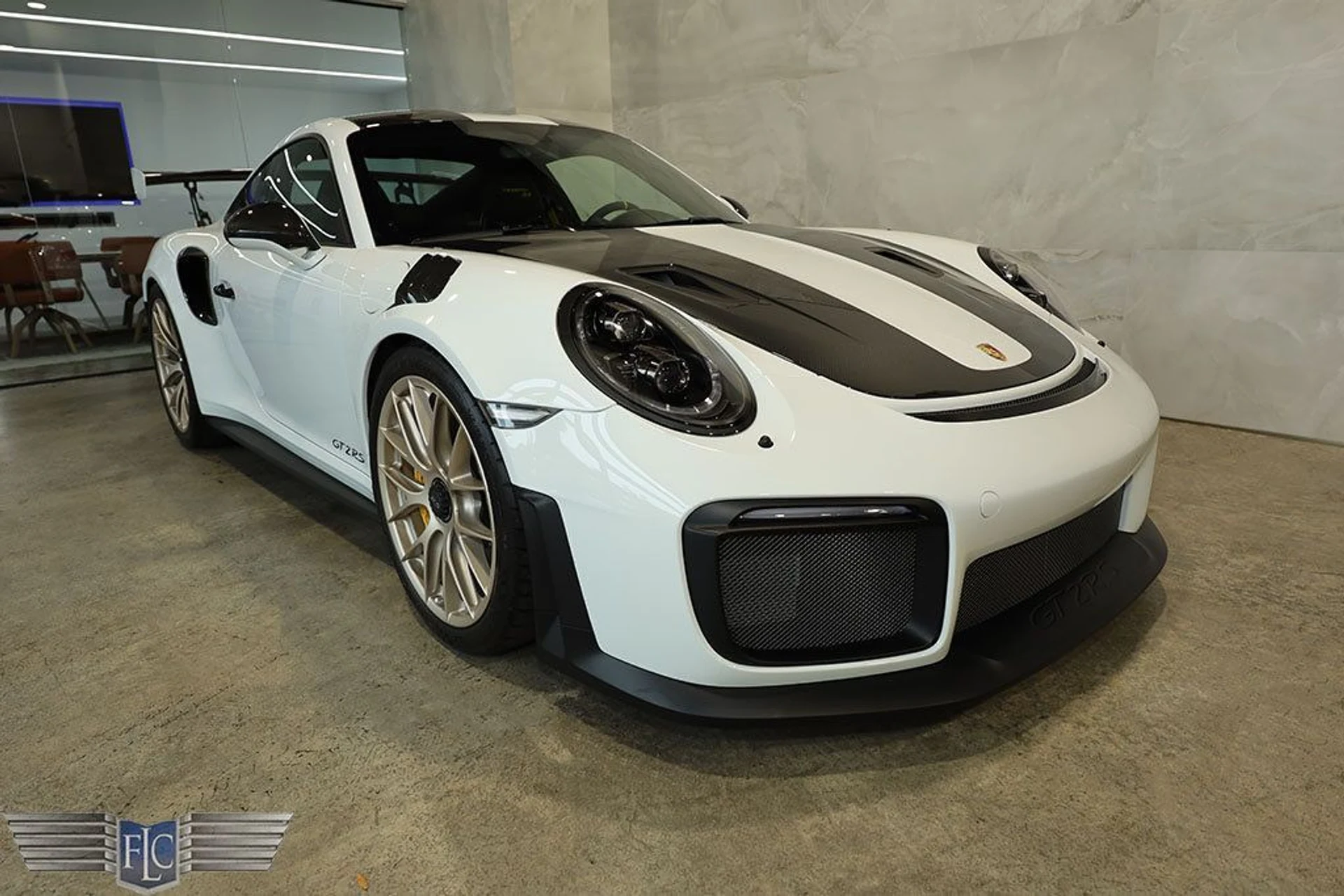 mph050_412936455_used_2018_porsche_911_gt2rs_9689_22985277_51_1024_16c704fd72