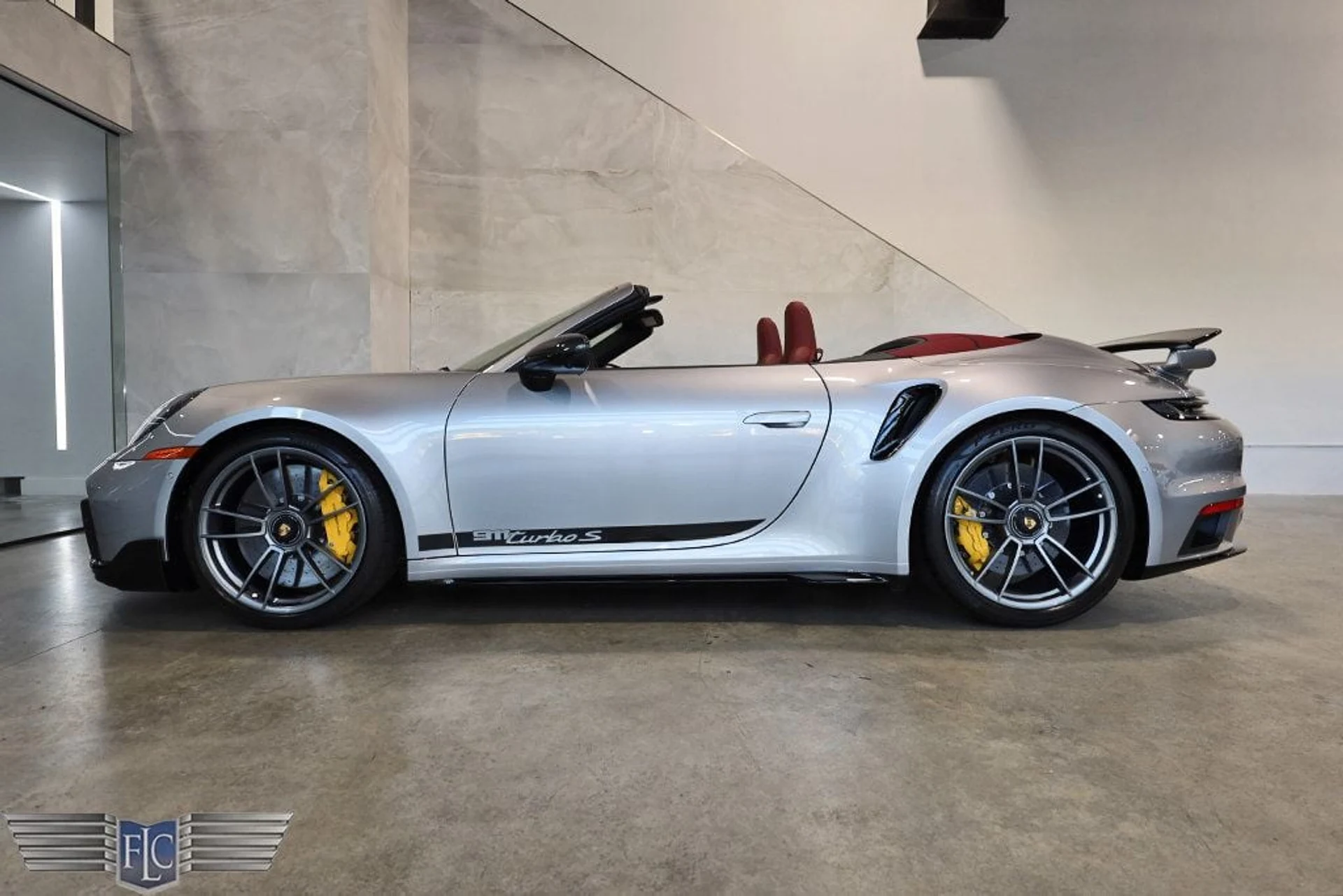 mph050_4162367348_used_2024_porsche_911_turboscabriolet_9689_22937048_51_1024_ddd331a57a