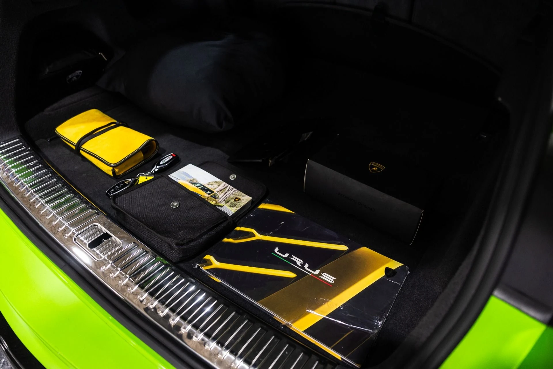 mph050_4226124138_Used_2021_Lamborghini_Urus_Verde_Mantis_Pearl_Full_Stealth_PPF_1764948952_1fccfdd89d