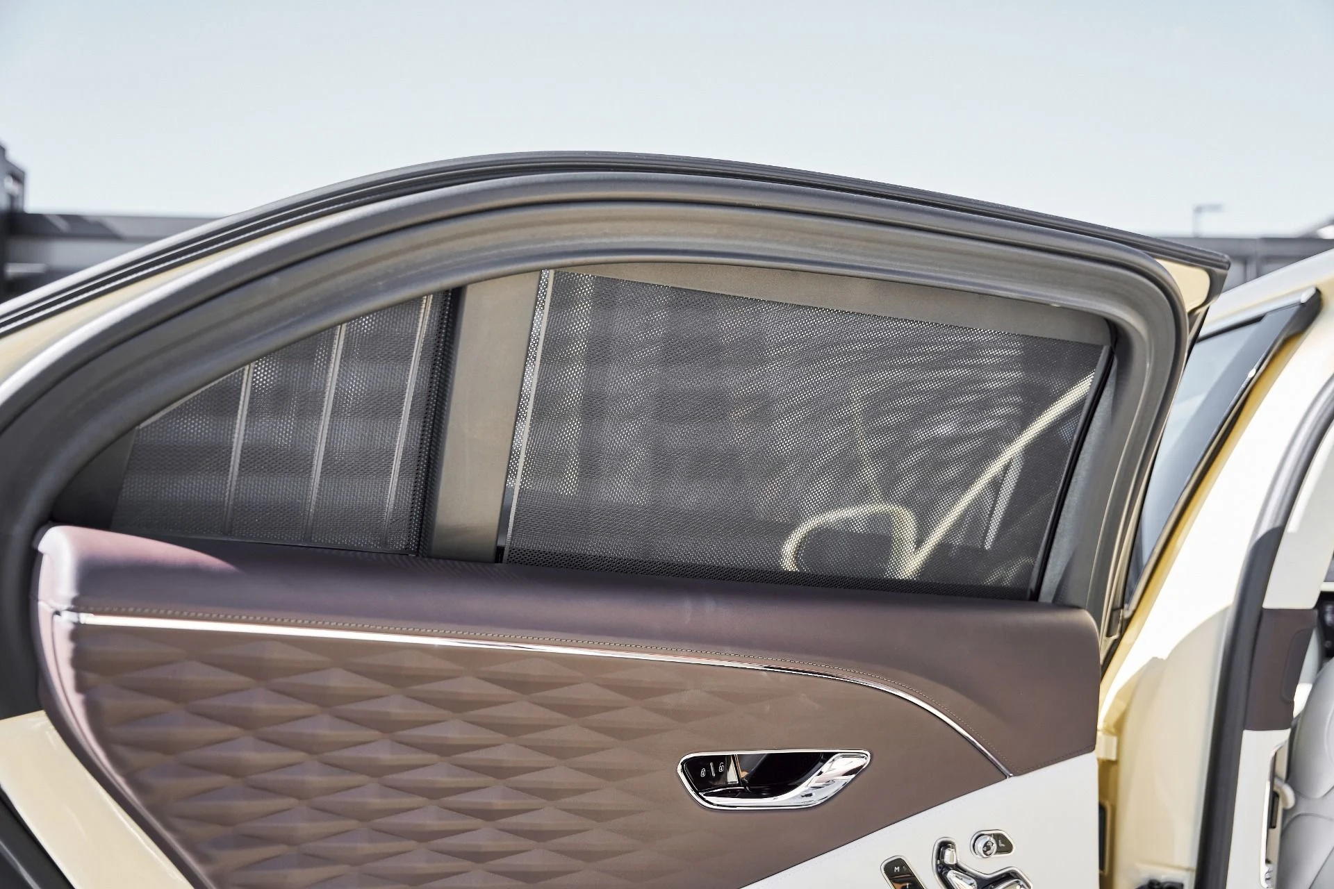 mph050_4244452361_Used_2023_Bentley_Flying_Spur_Hybrid_Odyssean_Edition_1770692497_0ea1fcd1d6