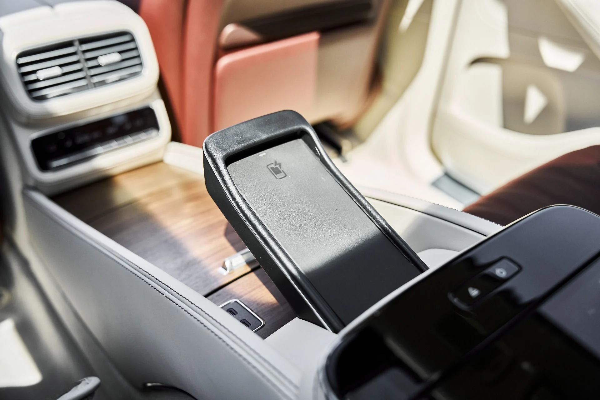 mph050_4248804980_Used_2026_Mercedes_Benz_GLS_Maybach_GLS_600_1776732825_6997406493