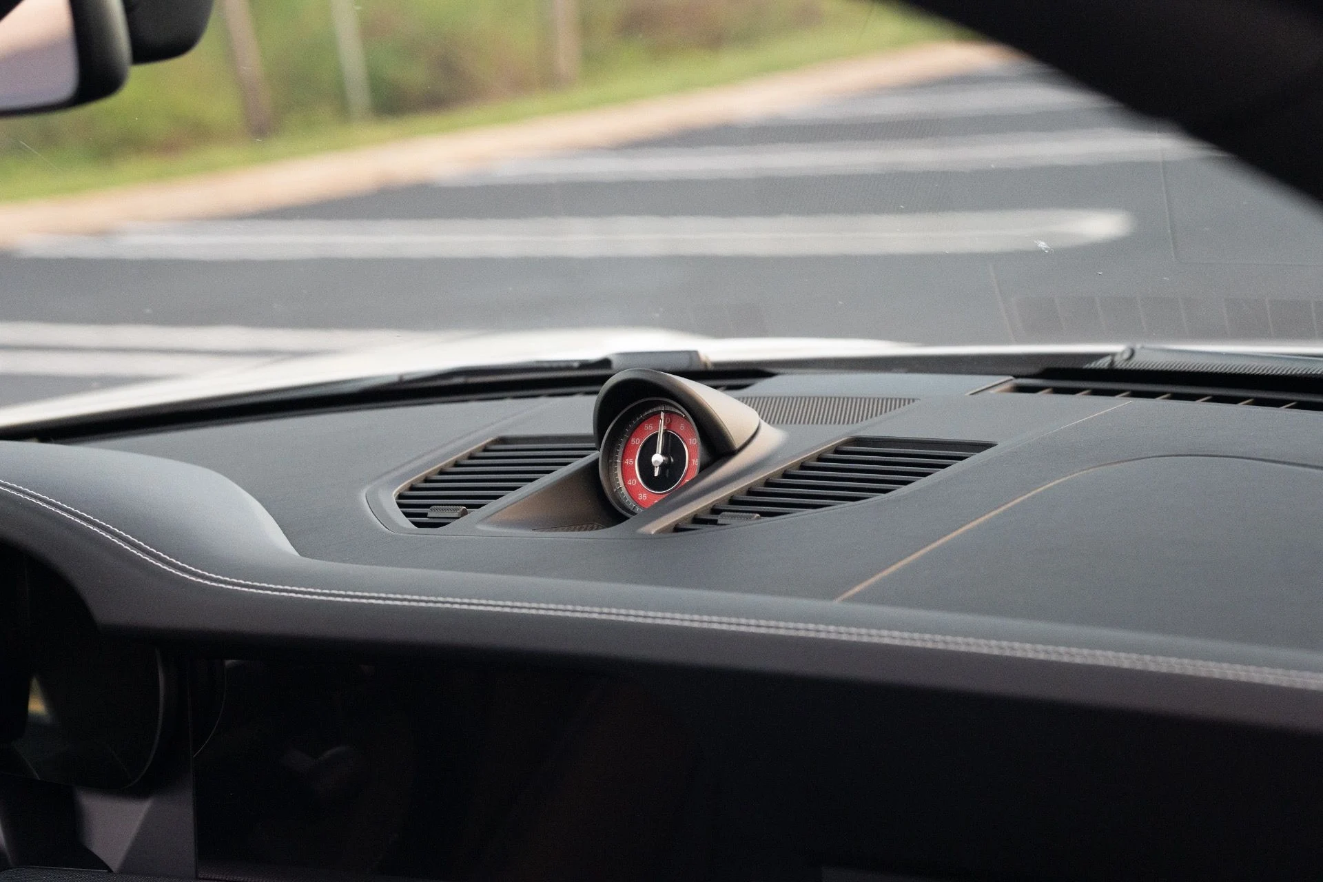 mph050_4255760754_Used_2024_Porsche_911_Turbo_1762281596_11a857e50a