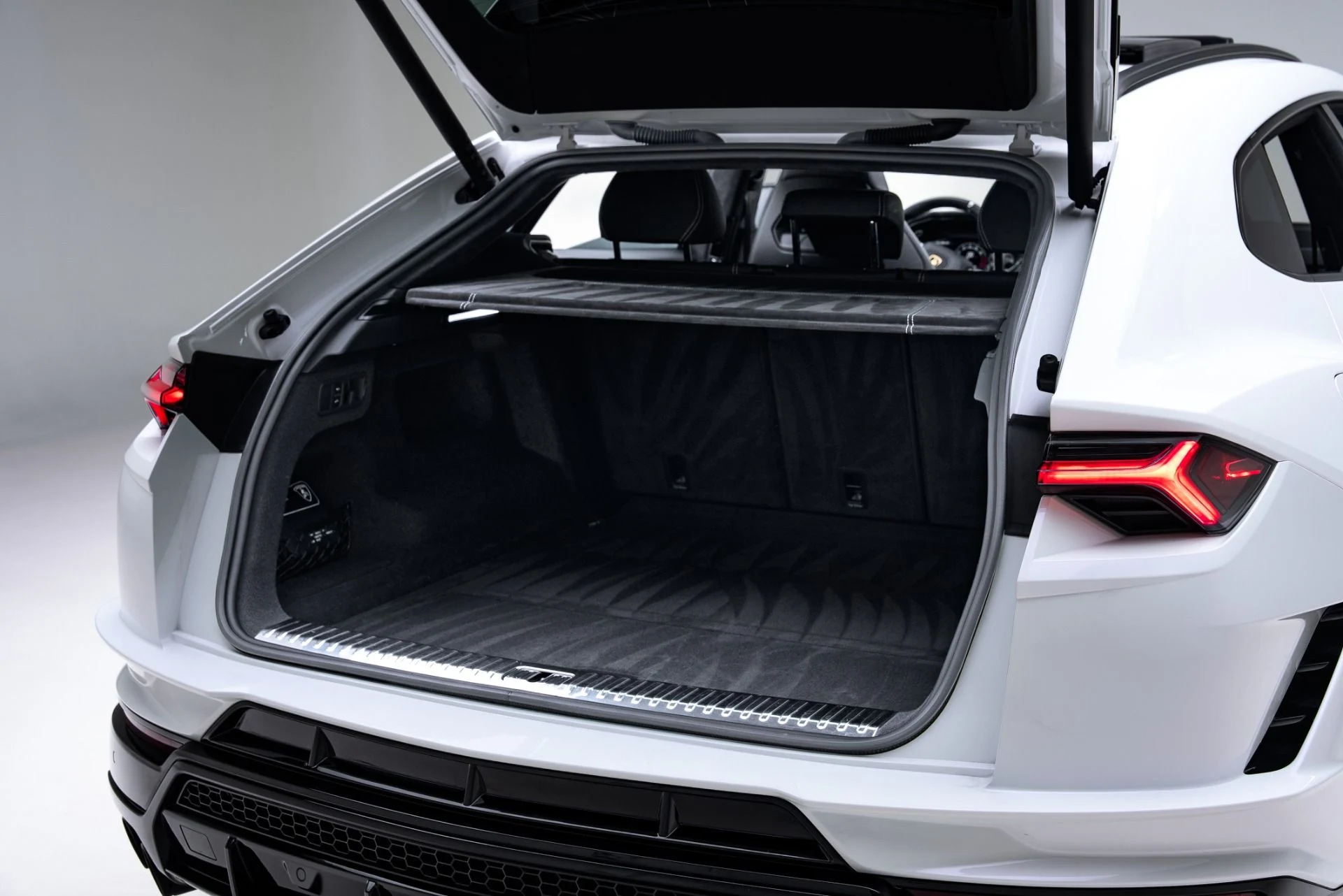 mph050_4281125100_Used_2023_Lamborghini_Urus_S_1776203754_e04c0530ea