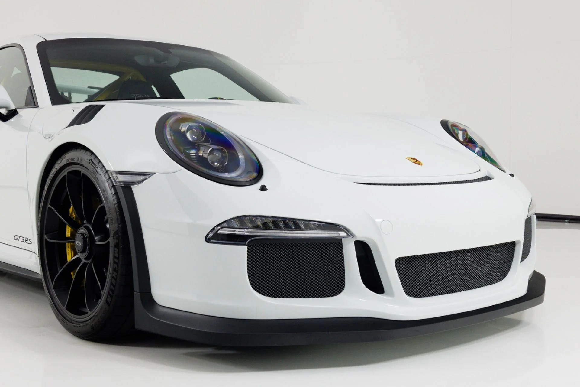 mph050_4289319202_Used_2016_Porsche_911_GT_3_RS_1775150690_5da848dbd5