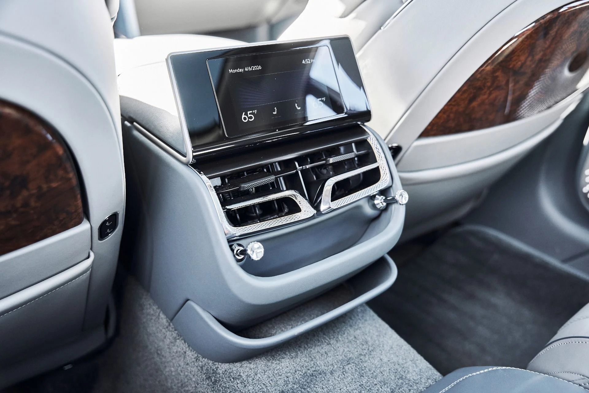 mph050_461580177_Used_2026_Bentley_Flying_Spur_V8_1775613328_a437c64385