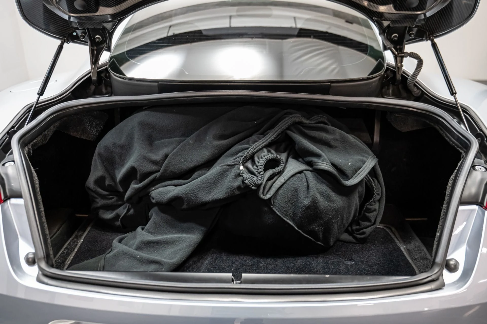 mph050_474151162_Used_2014_Aston_Martin_Vanquish_V12_1729699077_44716c9871