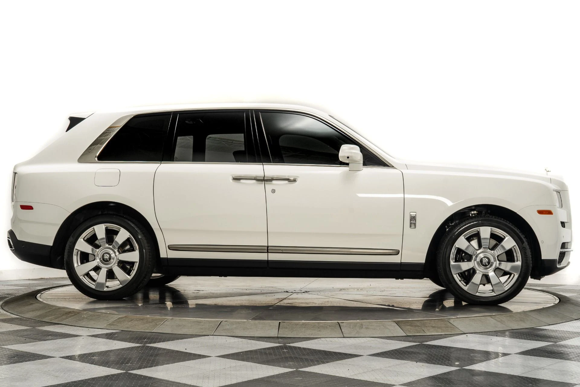 mph050_491454753_Used_2020_Rolls_Royce_Cullinan_1759852879_77245bf4a3