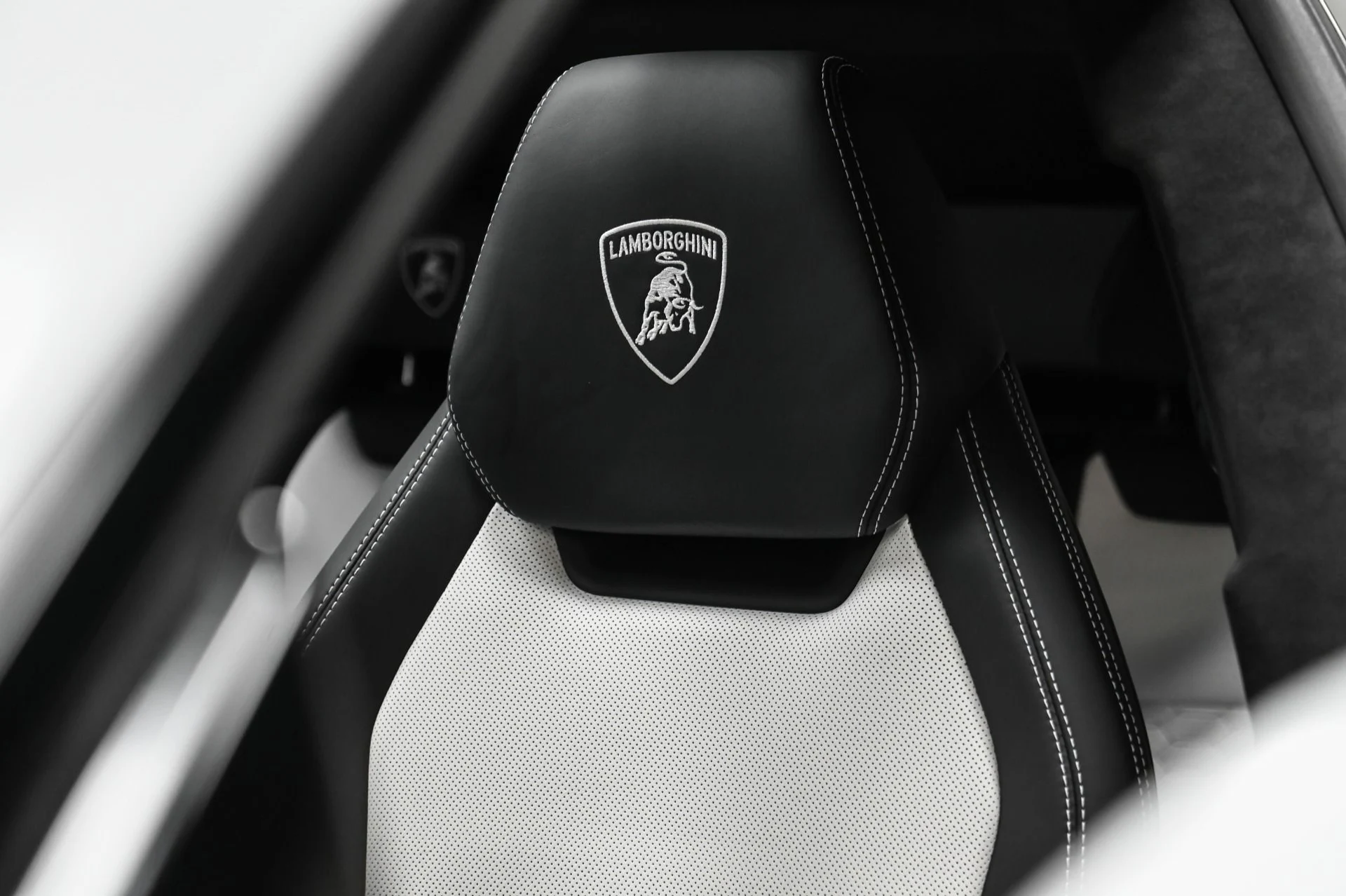 mph050_501968805_Used_2020_Lamborghini_Urus_1770313419_9cab596a18