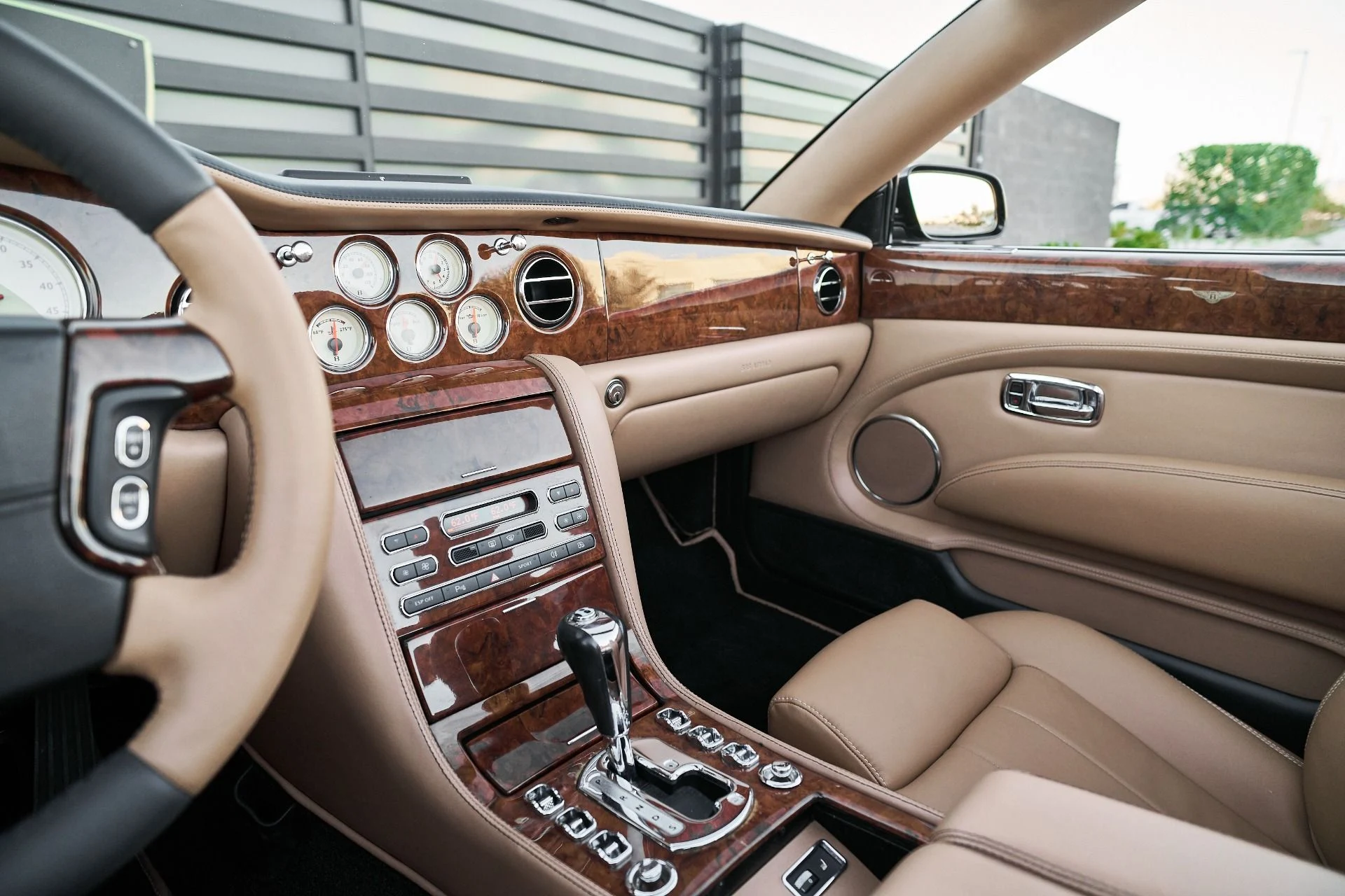 mph050_532263678_Used_2009_Bentley_Azure_Base_1765906223_f9629664e9