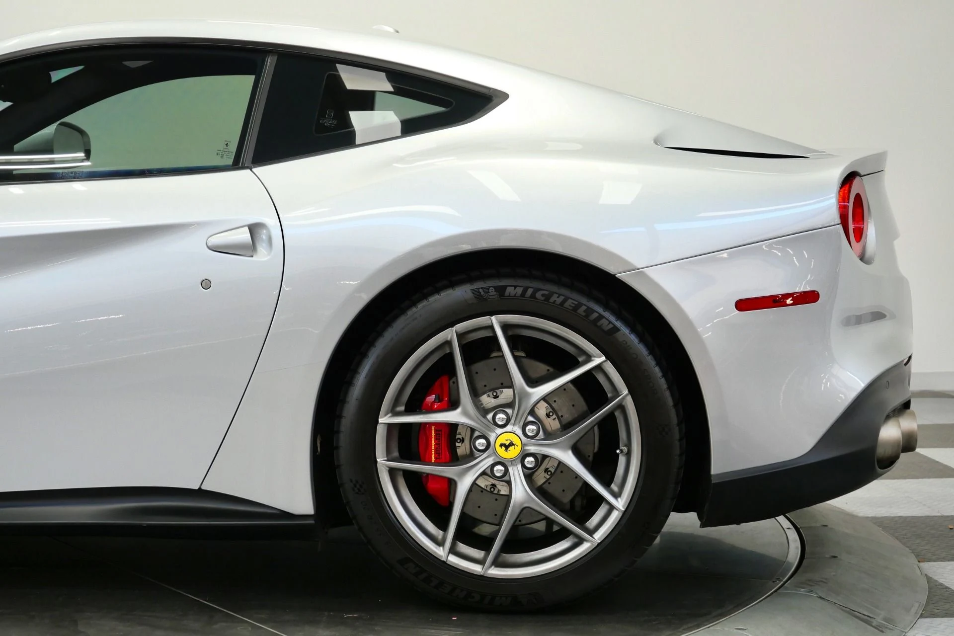 mph050_604794540_Used_2015_Ferrari_F12berlinetta_Extensive_Interior_Carbon_Fiber_Diamond_Stitching_1790872038_da700fa7b4