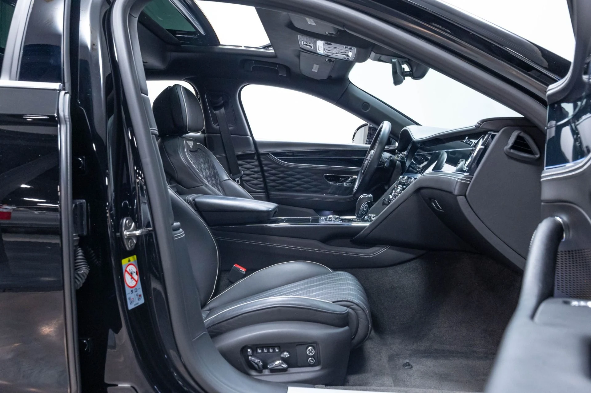 mph050_609383250_Used_2020_Bentley_Flying_Spur_W12_1785337642_820b8baa18