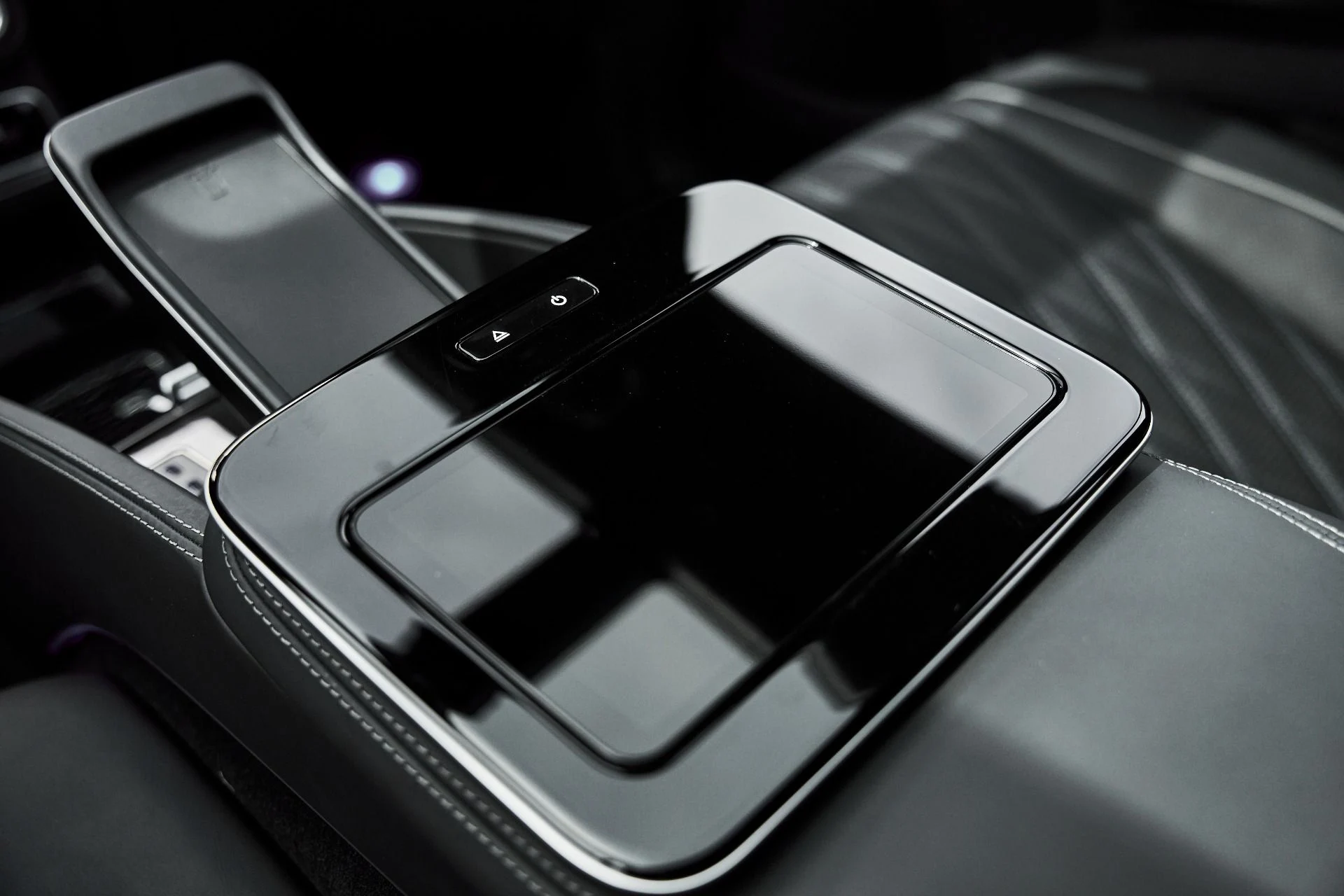 mph050_689606461_Used_2024_Mercedes_Benz_GLS_Maybach_GLS_600_1776550636_34292bf744