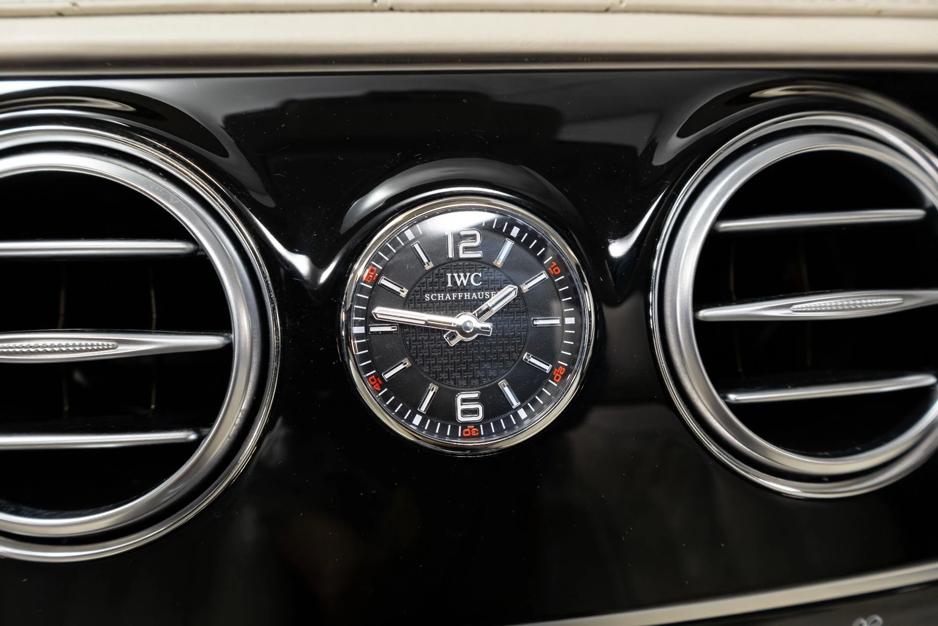 mph050_70307194_Used_2016_Mercedes_Benz_S_Class_Maybach_S_600_1763586066_27aa8f62f2