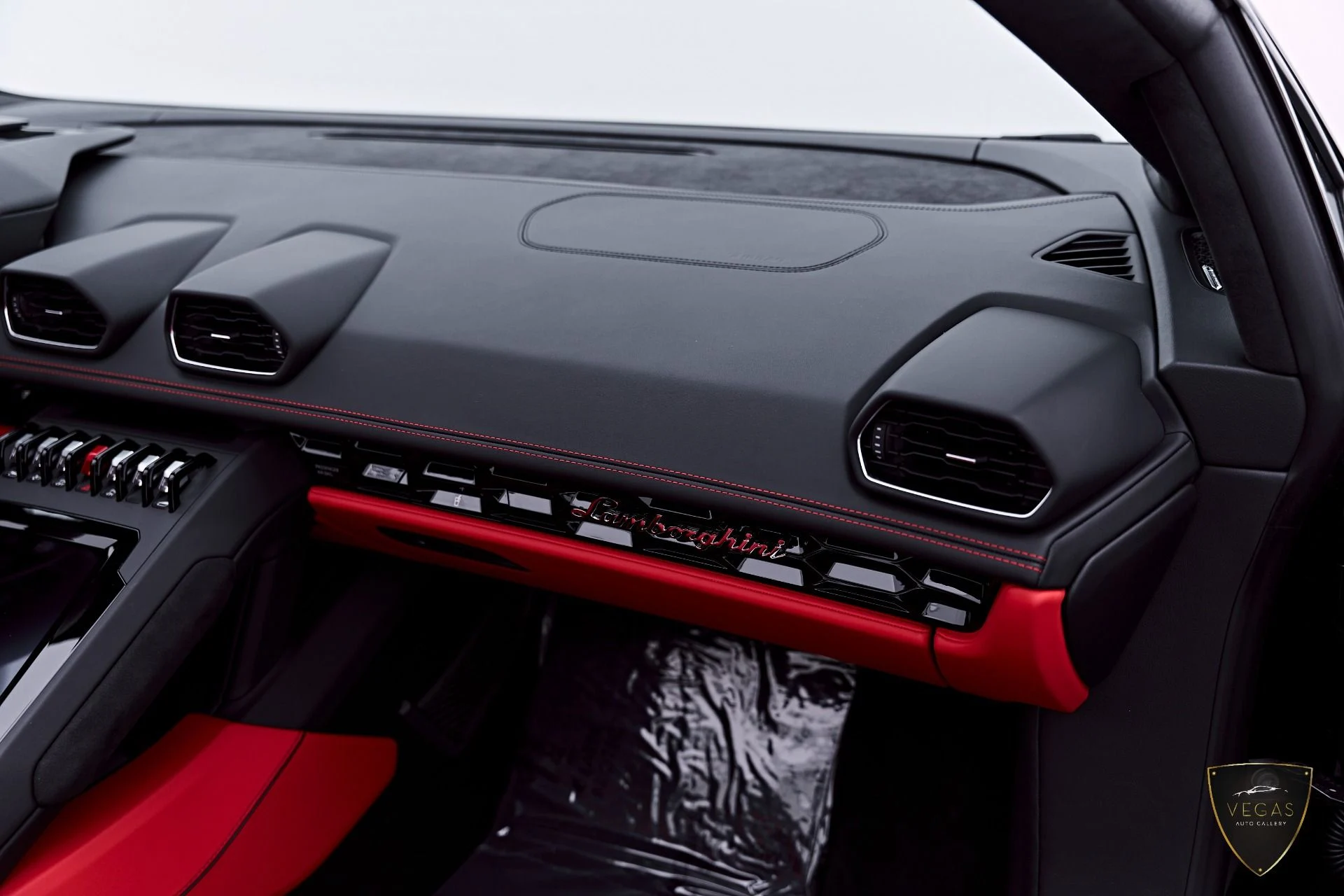 mph050_710168663_Used_2024_Lamborghini_Huracan_EVO_Base_1783505153_2d652e22ce