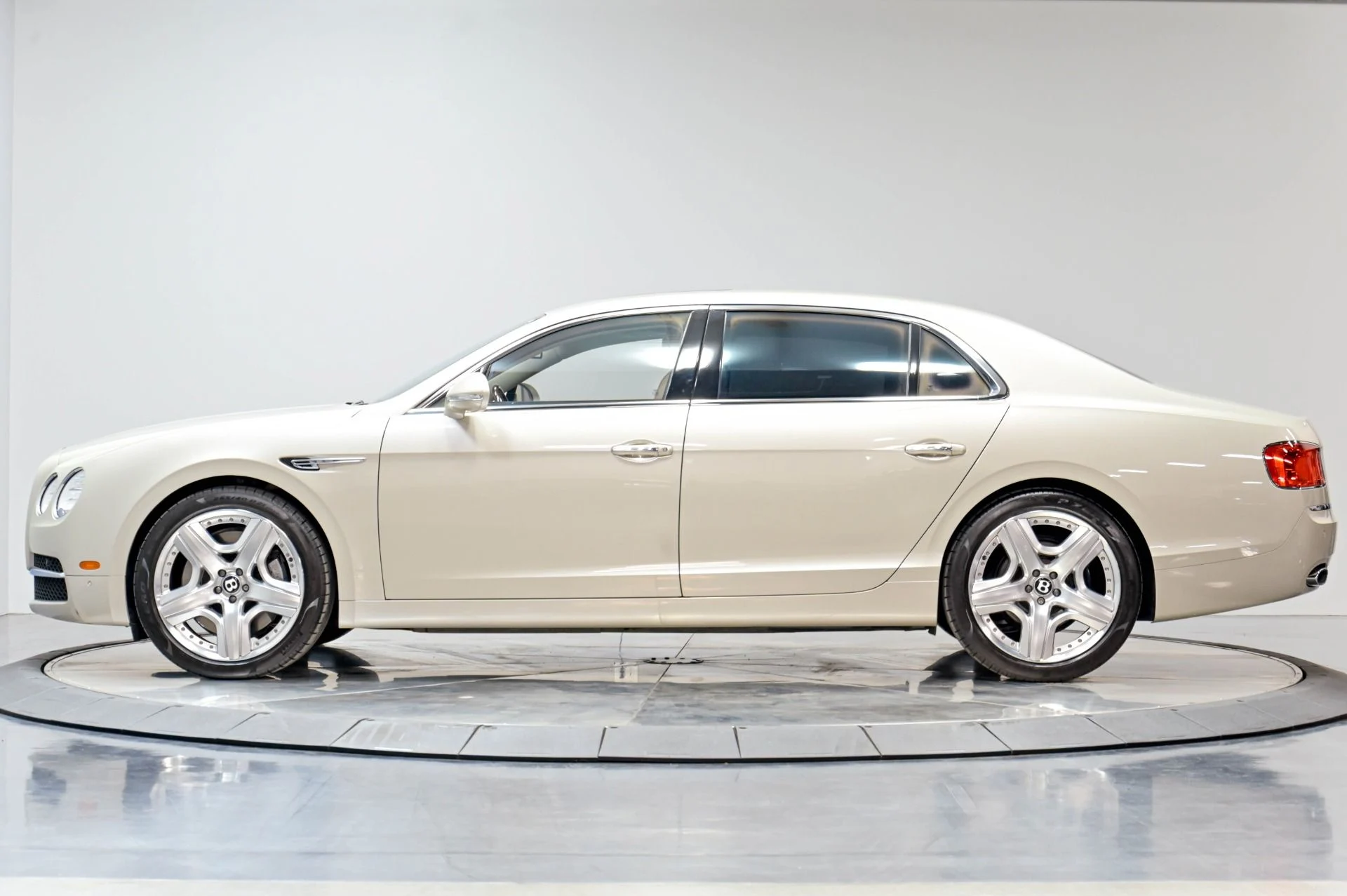 mph050_712037797_Used_2015_Bentley_Flying_Spur_W12_1784214578_597051bf3f