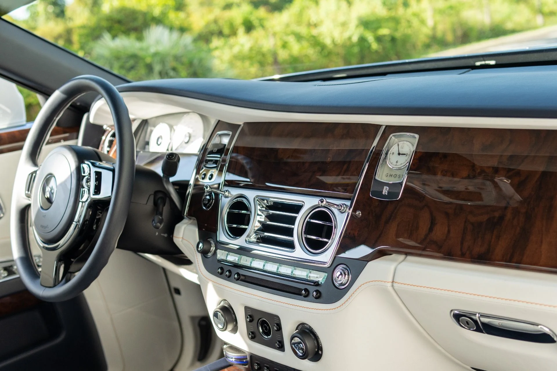 mph050_714208852_Used_2018_Rolls_Royce_Ghost_1765824060_39970c66e9