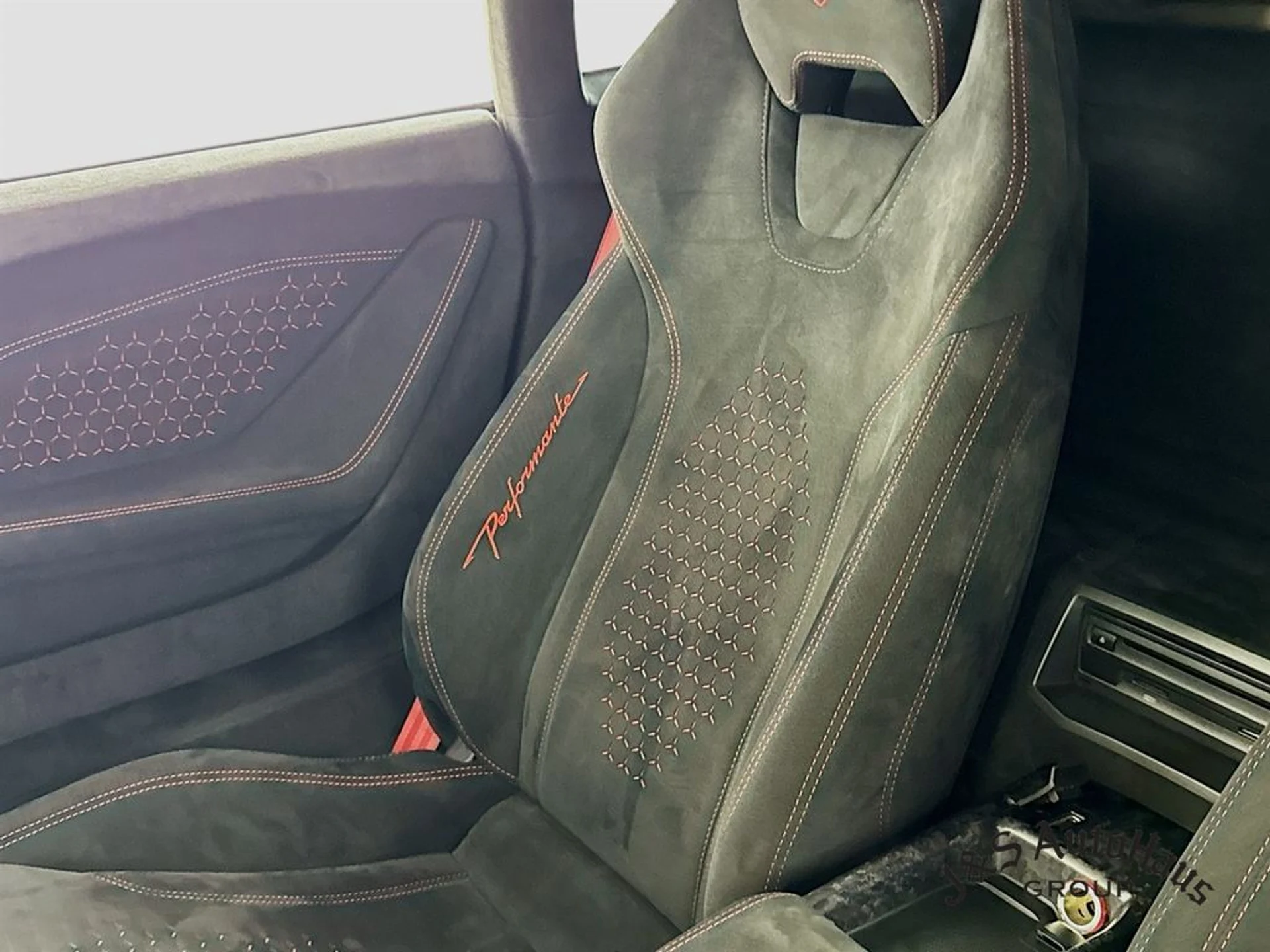 mph050_717256238_c95yyigtyxpdpw3mtye1m8zcky49_52e1e31207