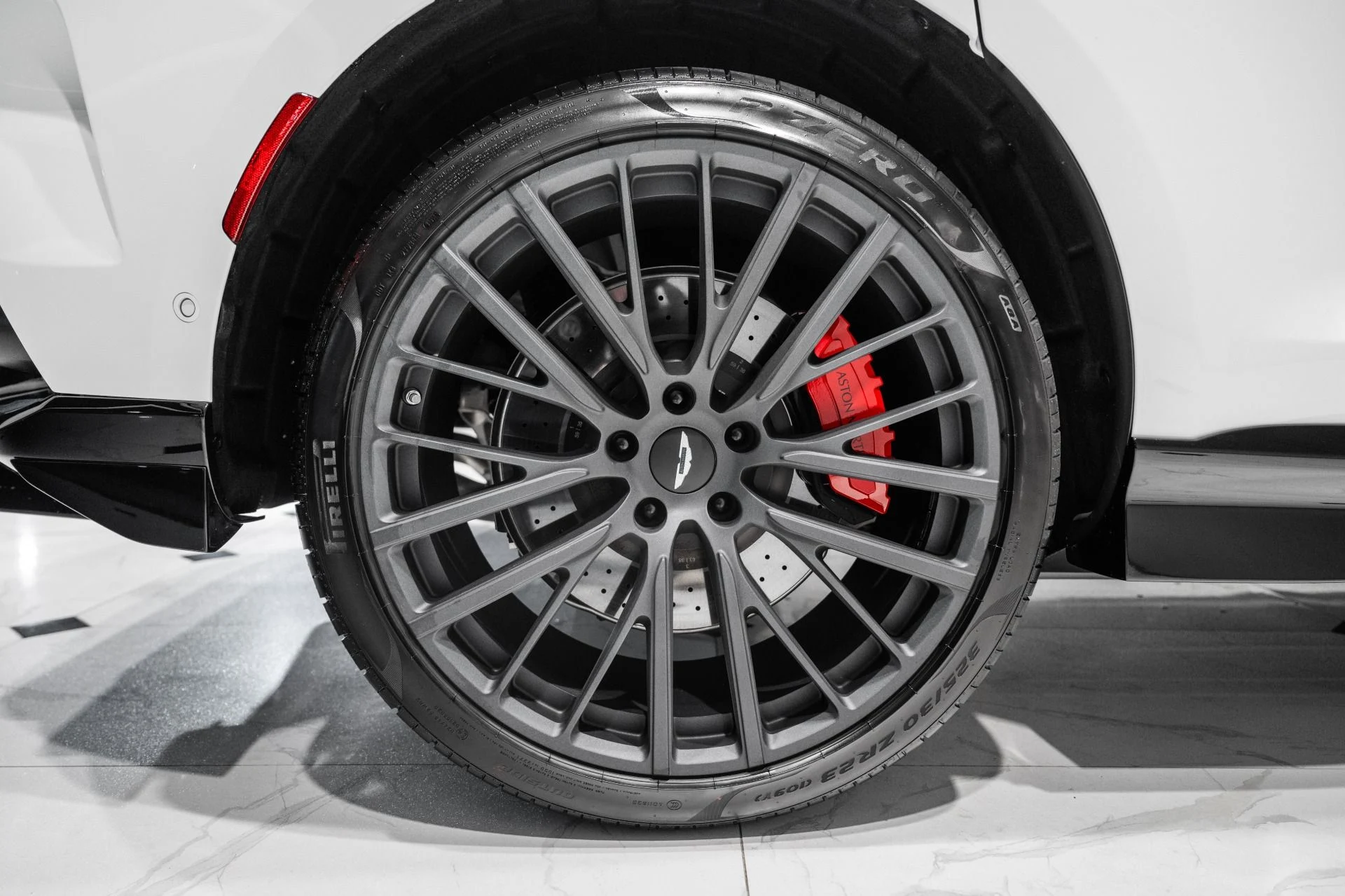 mph050_733564658_New_2026_Aston_Martin_DBX_707_1765217762_b56357677e