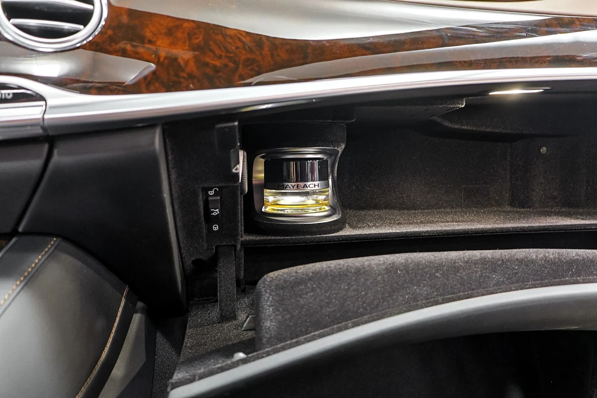 mph050_741521993_Used_2019_Mercedes_Benz_S_Class_Maybach_S_560_4_MATIC_1761681414_096592fe5c