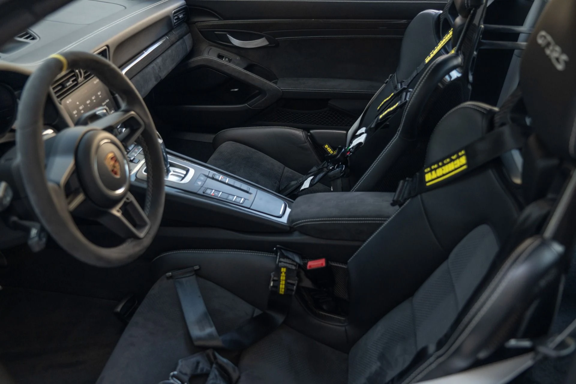 mph050_750357027_Used_2019_Porsche_911_GT_3_RS_1759431879_046a5ed14a
