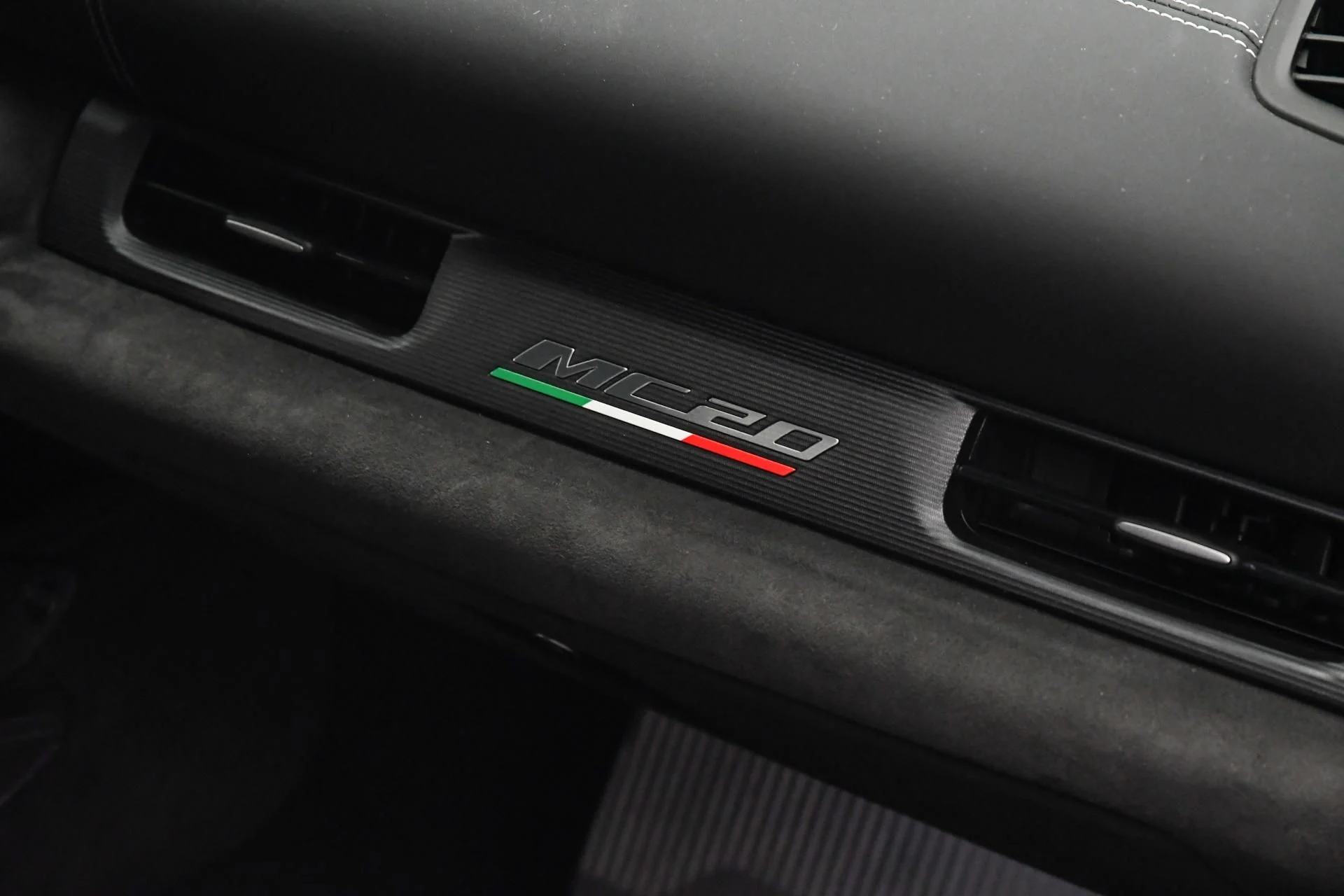 mph050_776304957_Used_2024_Maserati_MC_20_1754121434_1bf79f7030