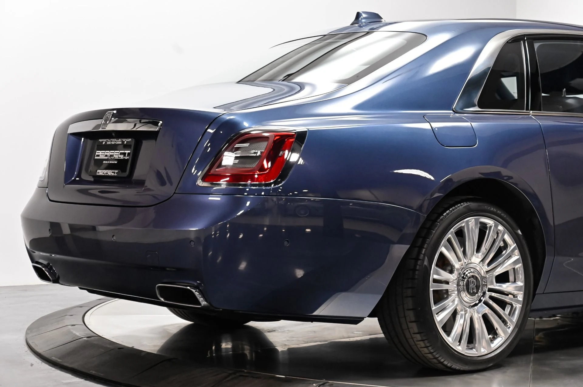 mph050_785325938_Used_2021_Rolls_Royce_Ghost_Base_1788893206_cf2668bef2