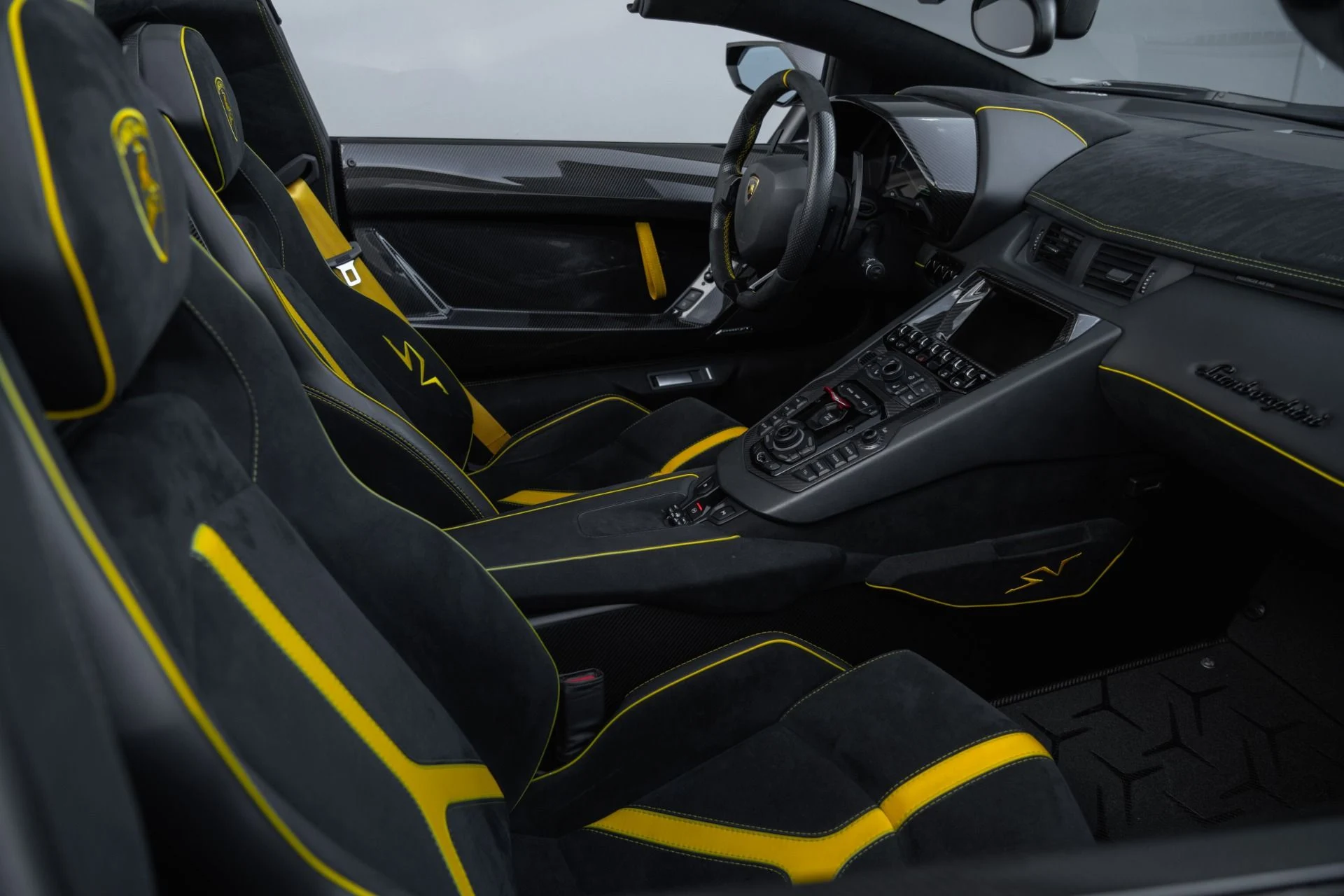 mph050_81087278_Used_2016_Lamborghini_Aventador_LP_750_4_SV_1759528221_223e504d0e
