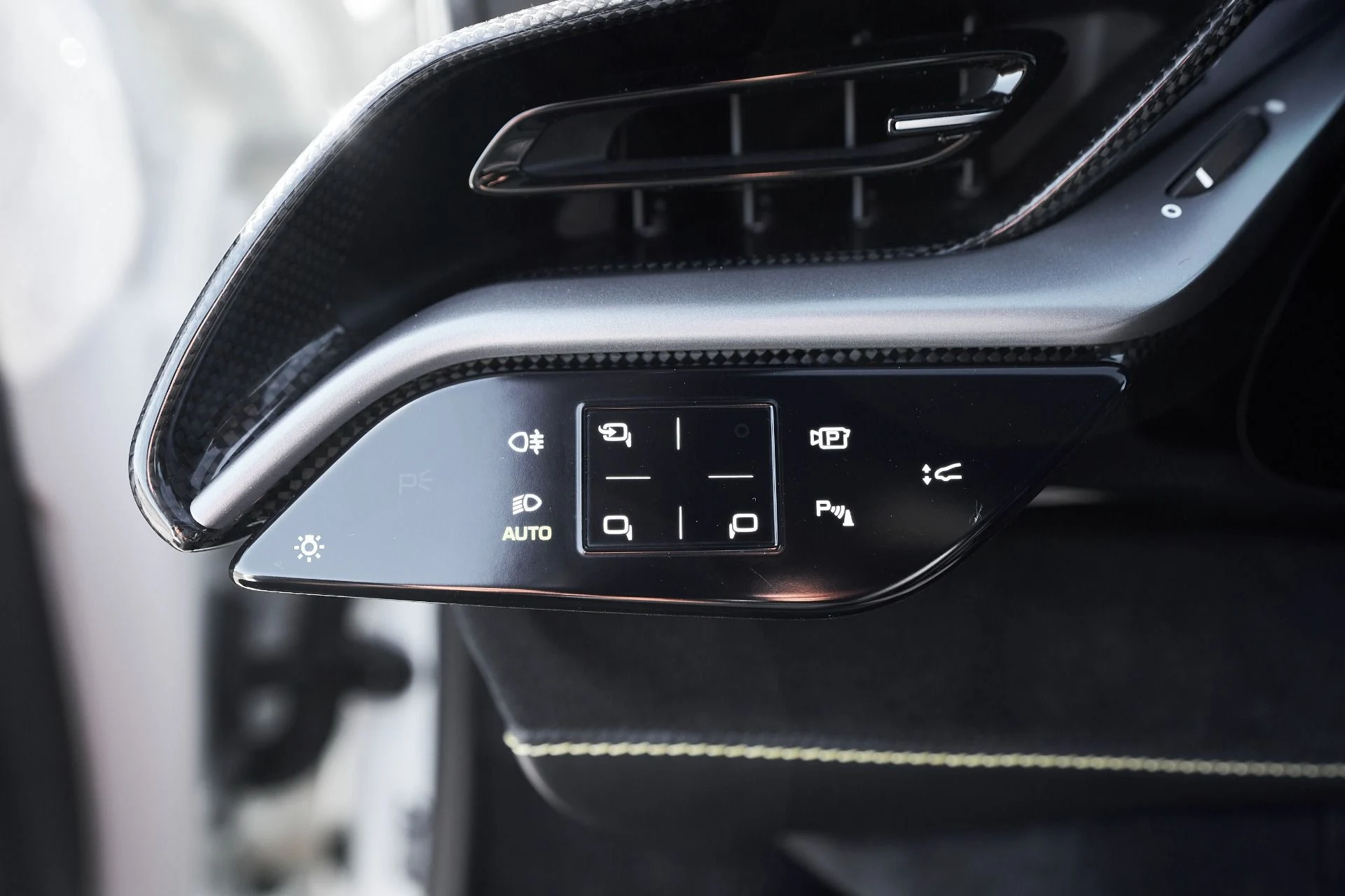 mph050_925202453_Used_2023_Ferrari_SF_90_Stradale_1762821717_76ebe0374f