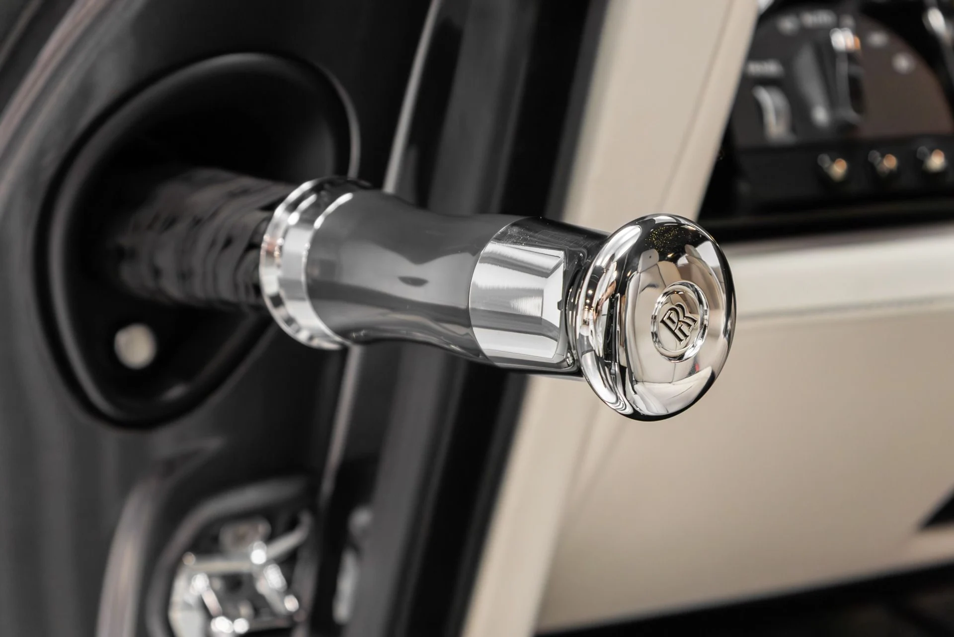 mph050_947934404_Used_2016_Rolls_Royce_Wraith_1765322495_09cb89002d