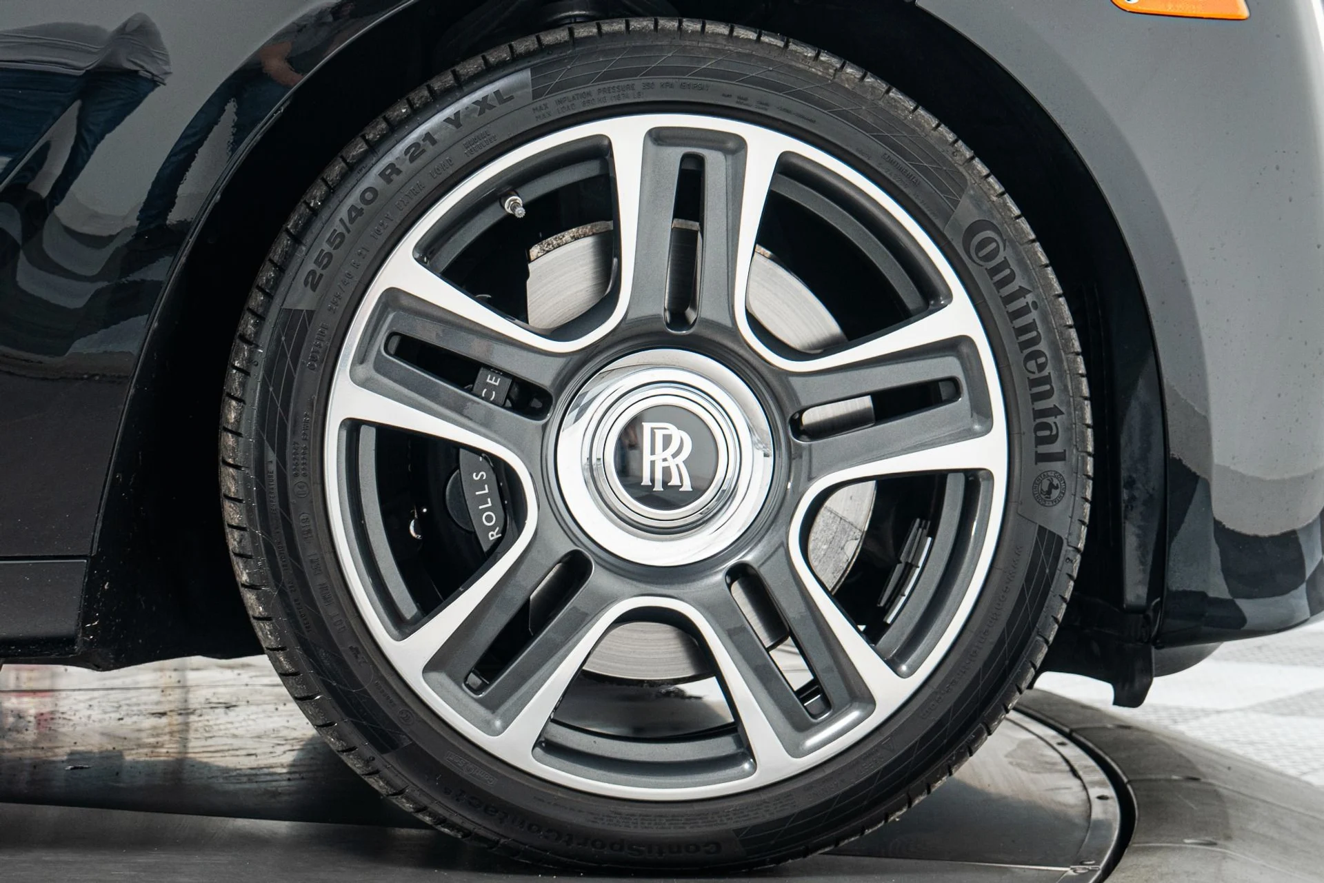 mph050_953465469_Used_2017_Rolls_Royce_Ghost_Extended_Wheelbase_393_K_MSRP_Two_Tone_Paint_Rear_Chiller_1774532559_3c74e5a271