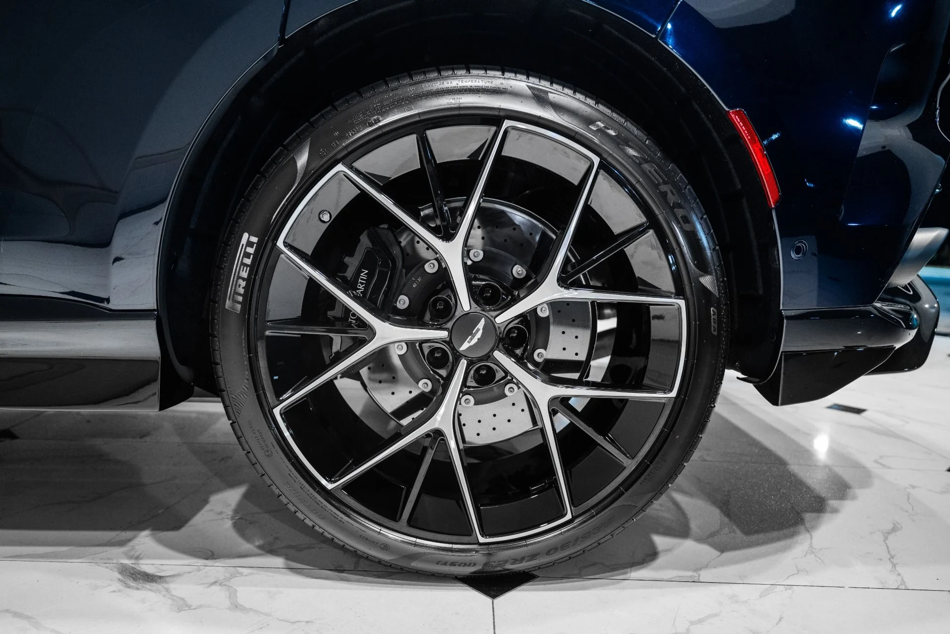 mph050_963425050_New_2026_Aston_Martin_DBX_707_1765214112_394958f90d