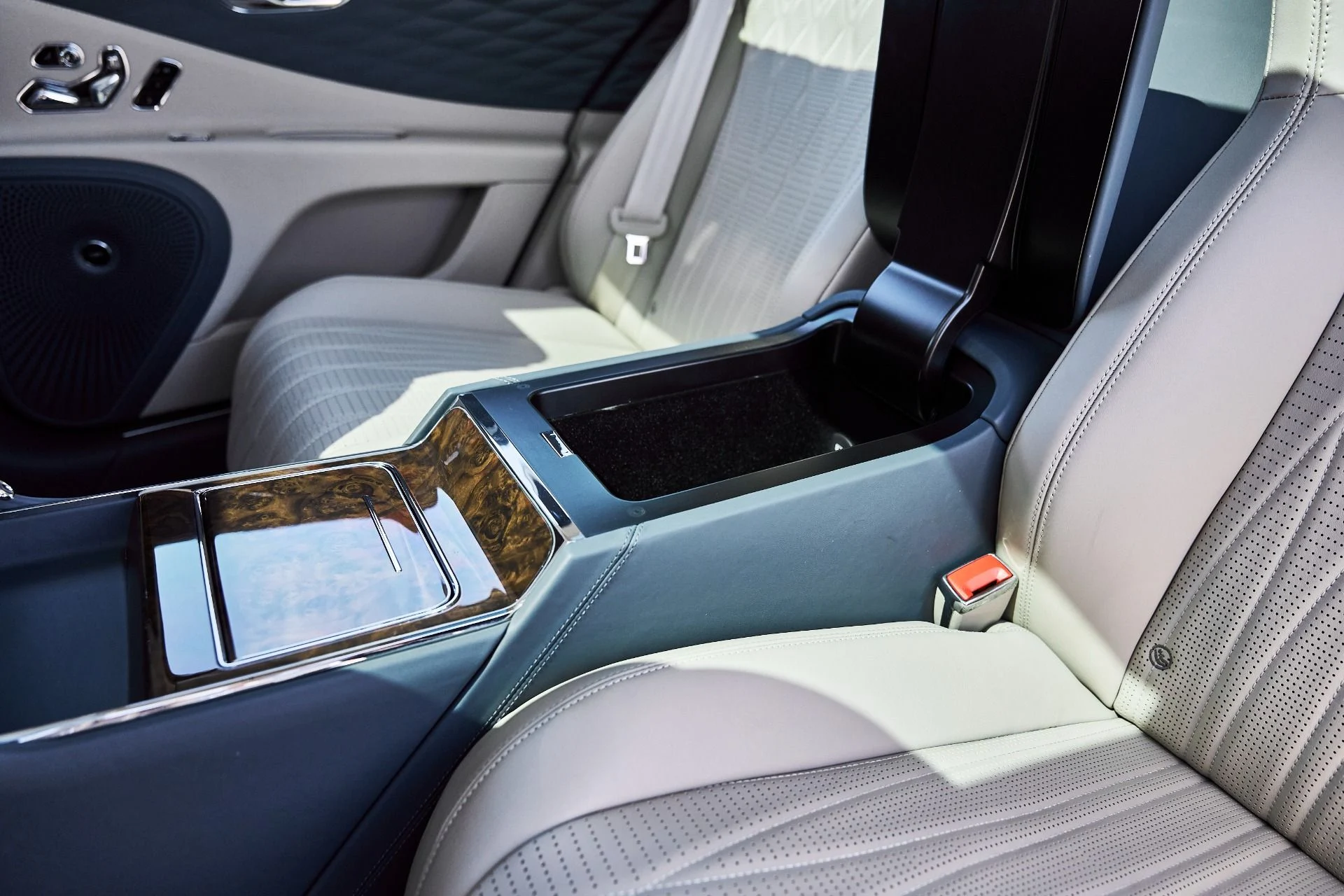 mph050_969198308_Used_2022_Bentley_Flying_Spur_W12_1781229058_503effd1d4