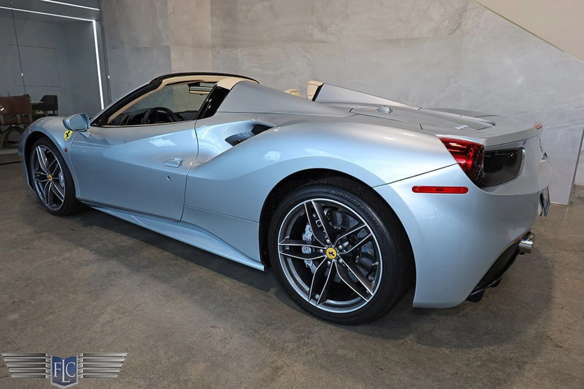 mph051_1009279309_used_2019_ferrari_488_spider_convertible_9689_22967902_52_1024_d32ef00471
