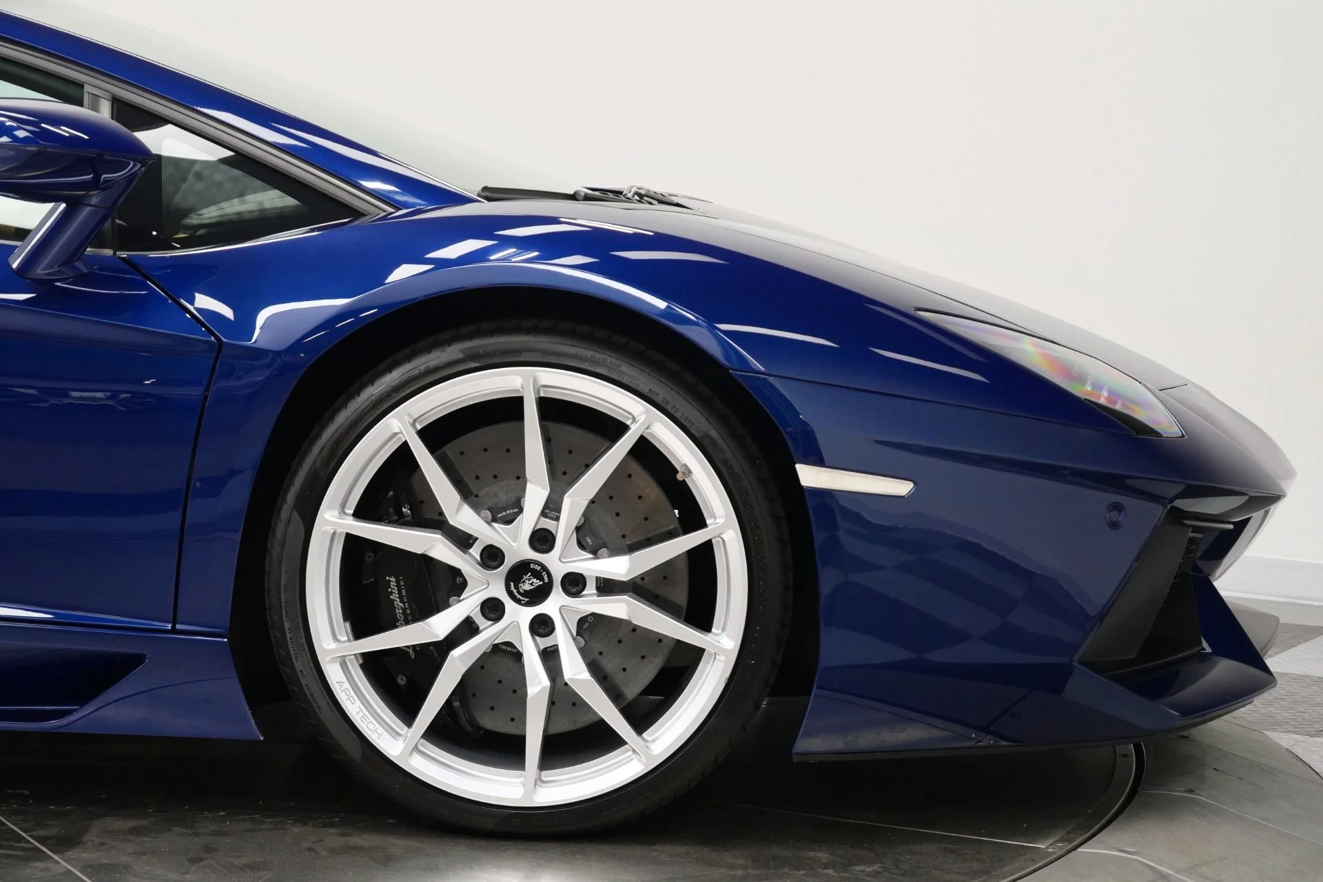 mph051_1035926200_Used_2014_Lamborghini_Aventador_LP_700_4_Beautiful_Color_Combination_Transparent_Engine_Bonnet_1774983686_42e07fdd66