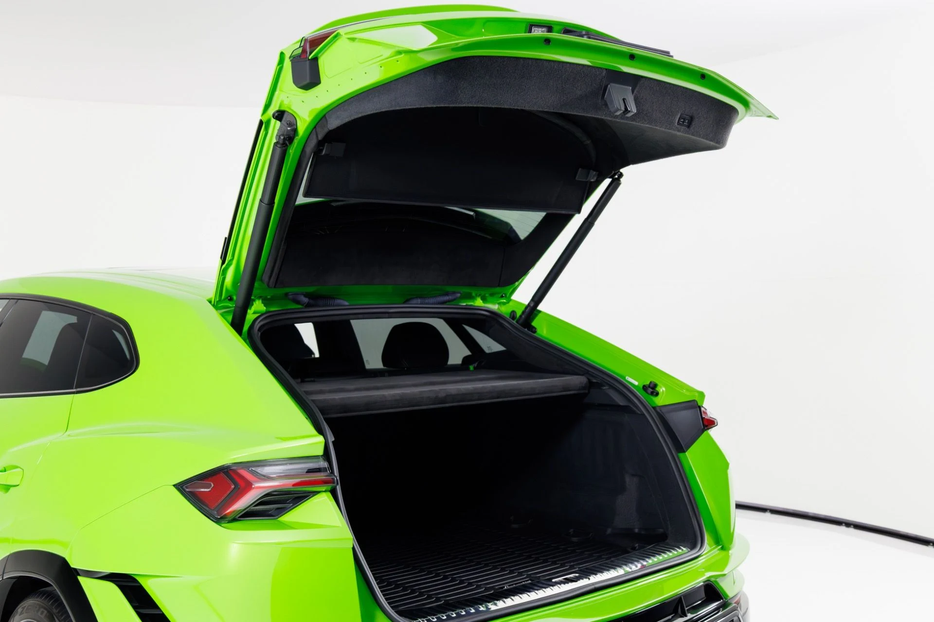 mph051_1044330263_Used_2023_Lamborghini_Urus_S_1769555052_00d4dd6d5e