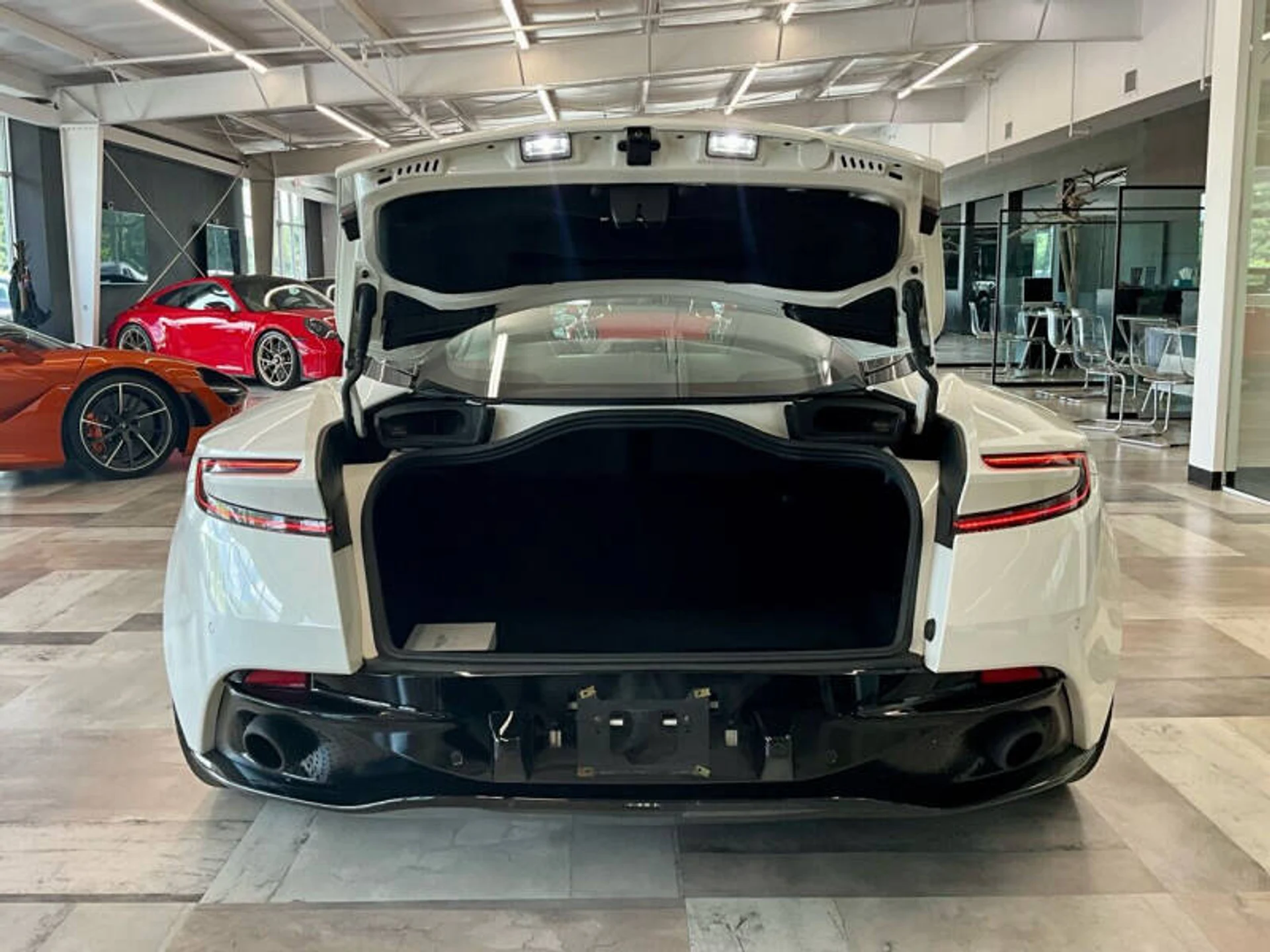 mph051_1080445018_2018_aston_martin_db11_v12_2dr_coupe_e54d19d88e