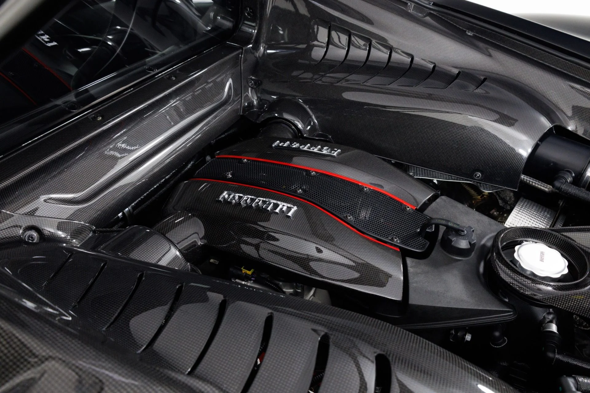 mph051_1084326800_Used_2019_Ferrari_488_Pista_1781884402_f83a78a90f