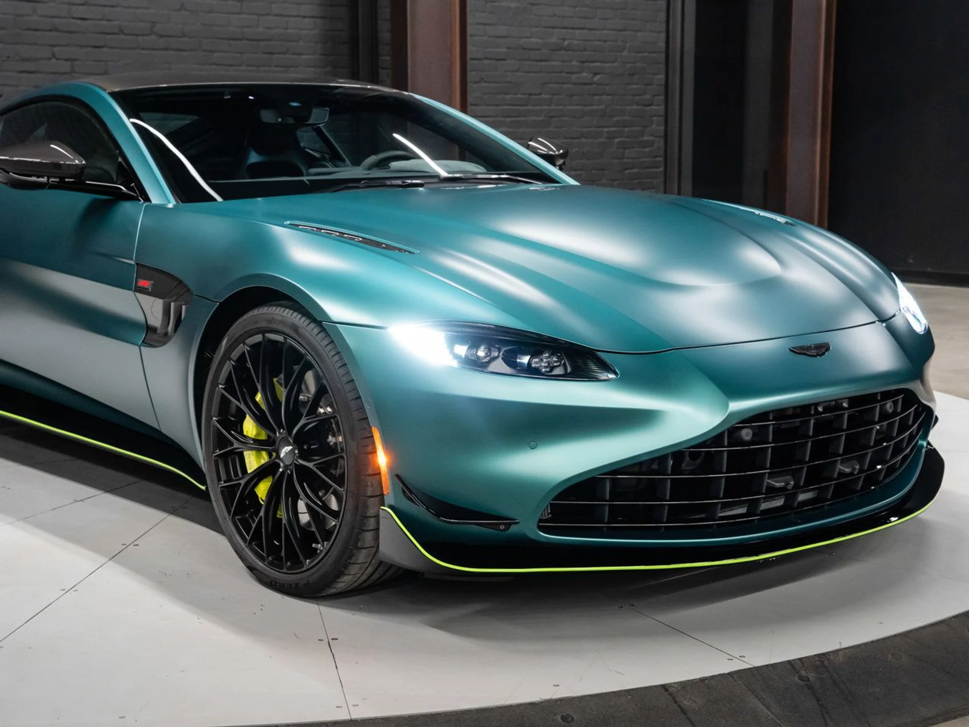 mph051_1089013516_aston_martin_vantage_2023_3e26671786