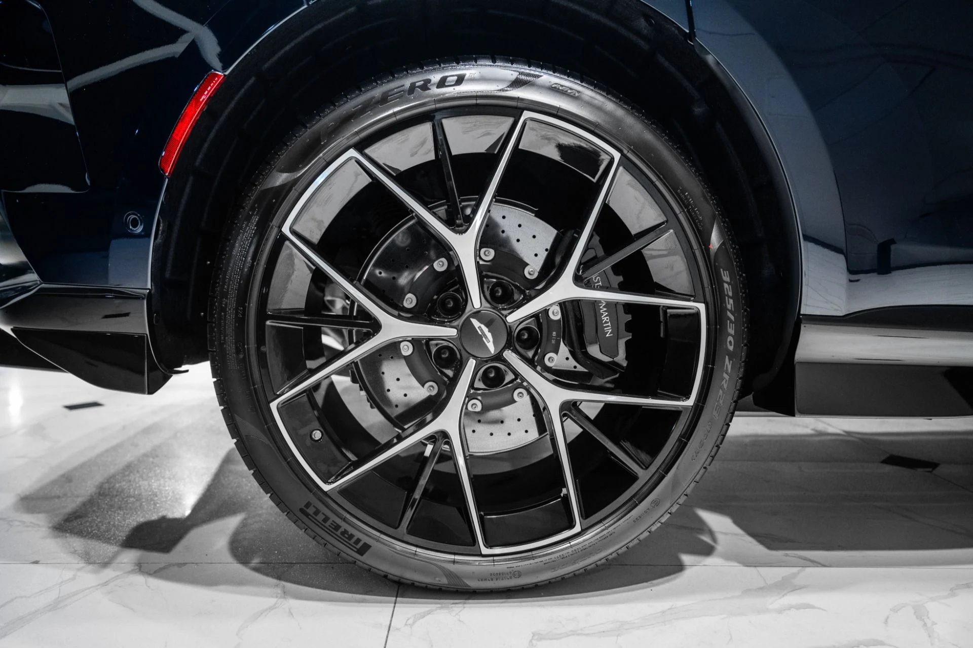 mph051_1119917105_New_2026_Aston_Martin_DBX_707_1765214112_680d12793f