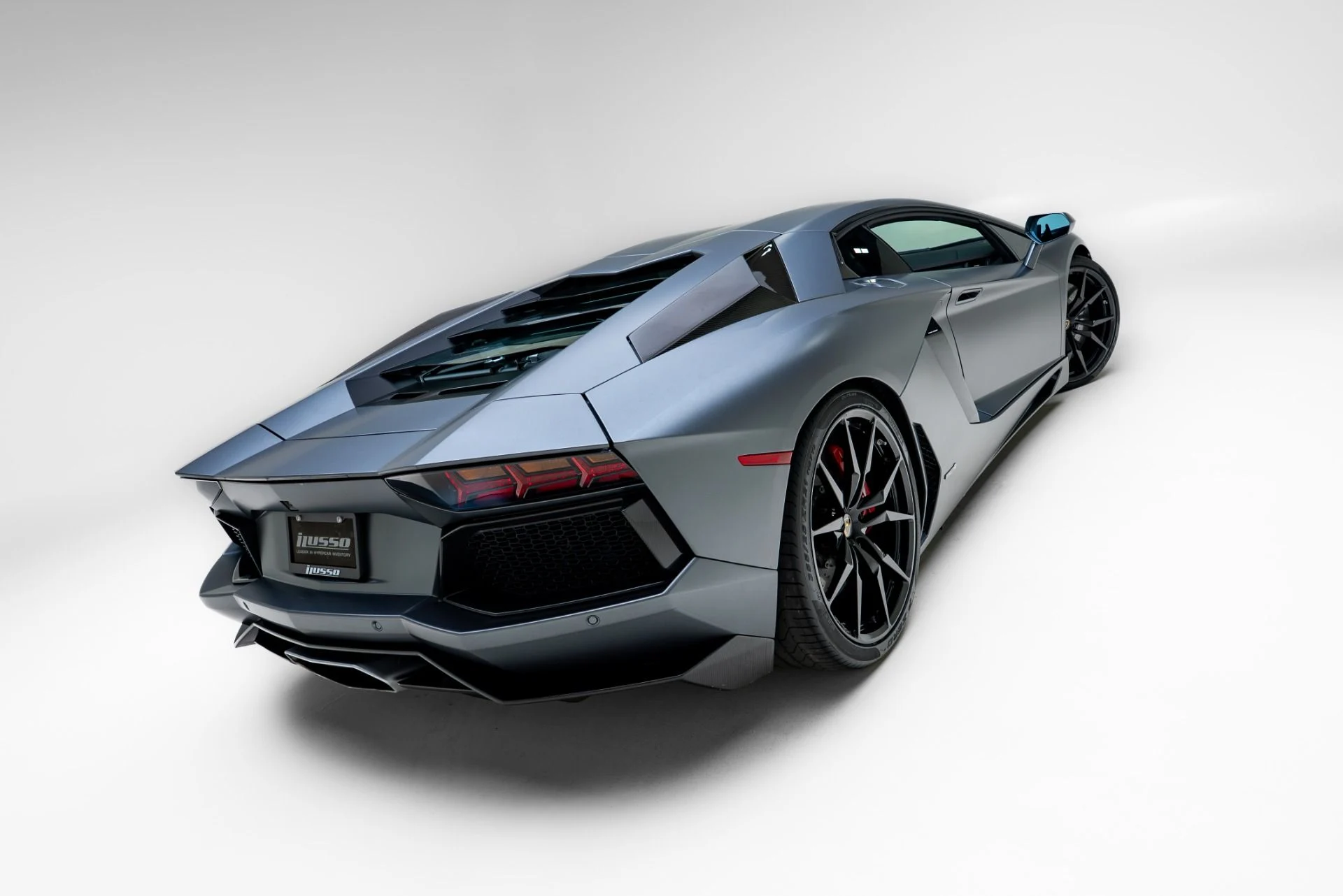 mph051_1131618_Used_2015_Lamborghini_Aventador_LP_700_4_1778261724_33aa733f14
