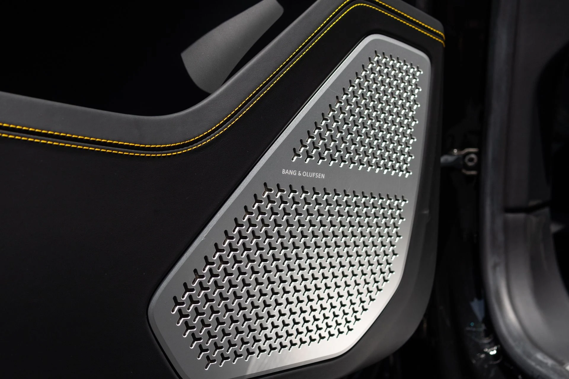 mph051_1142750760_Used_2022_Lamborghini_Urus_1776127481_d224ed726f