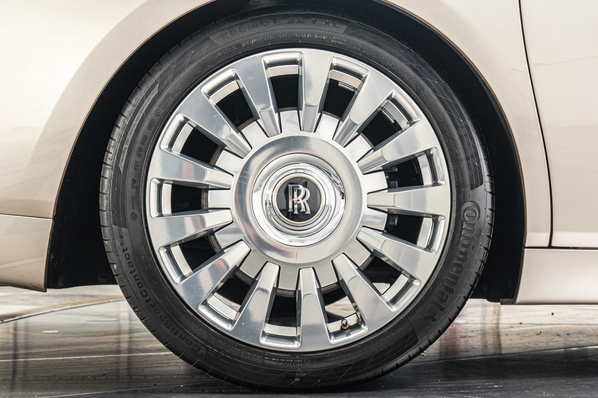 mph051_1146729498_Used_2019_Rolls_Royce_Phantom_The_Phantom_Package_Two_Tone_Paint_Bespoke_Audio_1785353671_92b074b66c