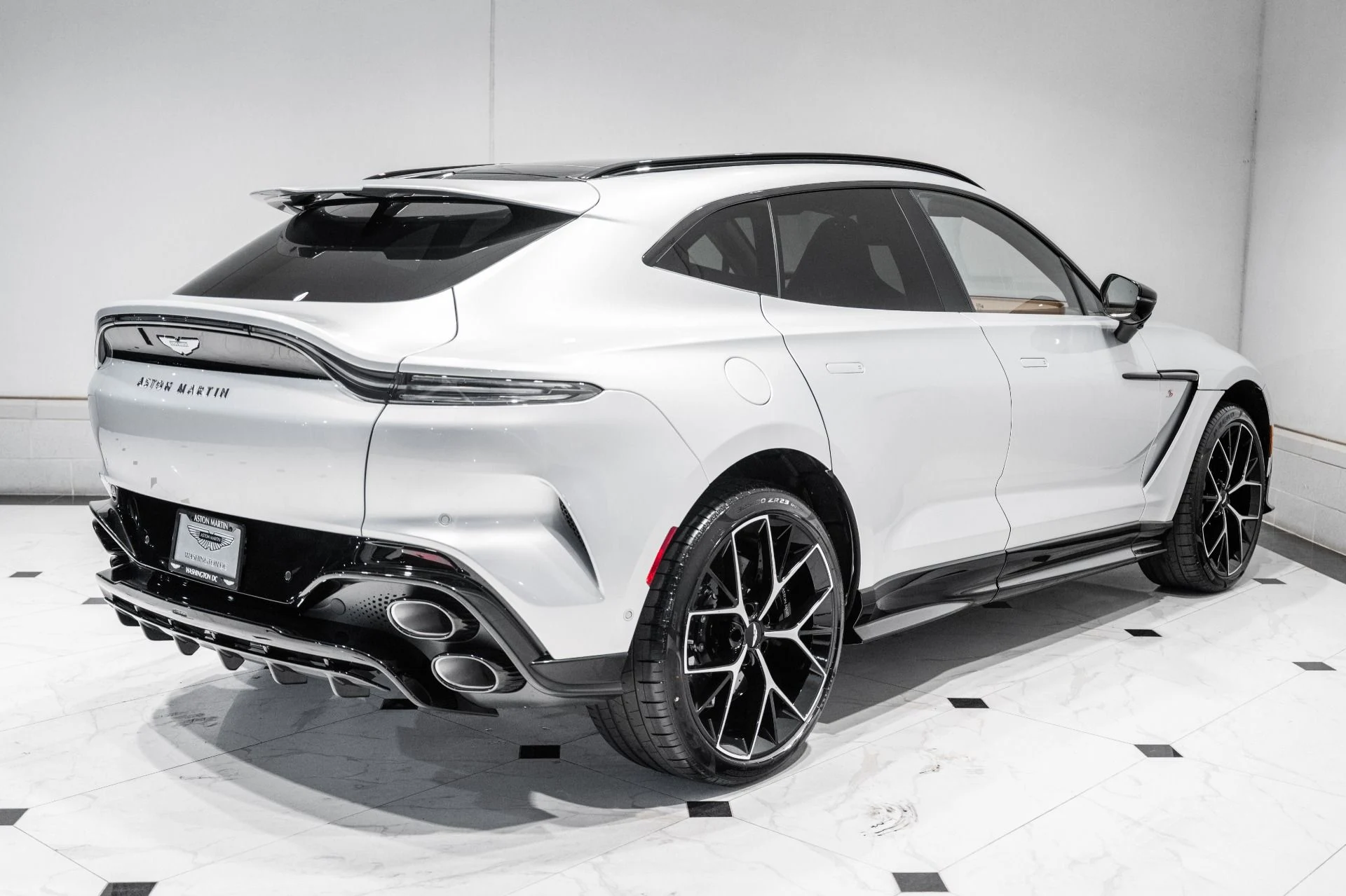 mph051_1158292077_New_2026_Aston_Martin_DBX_S_1780937785_1ebbb08edd