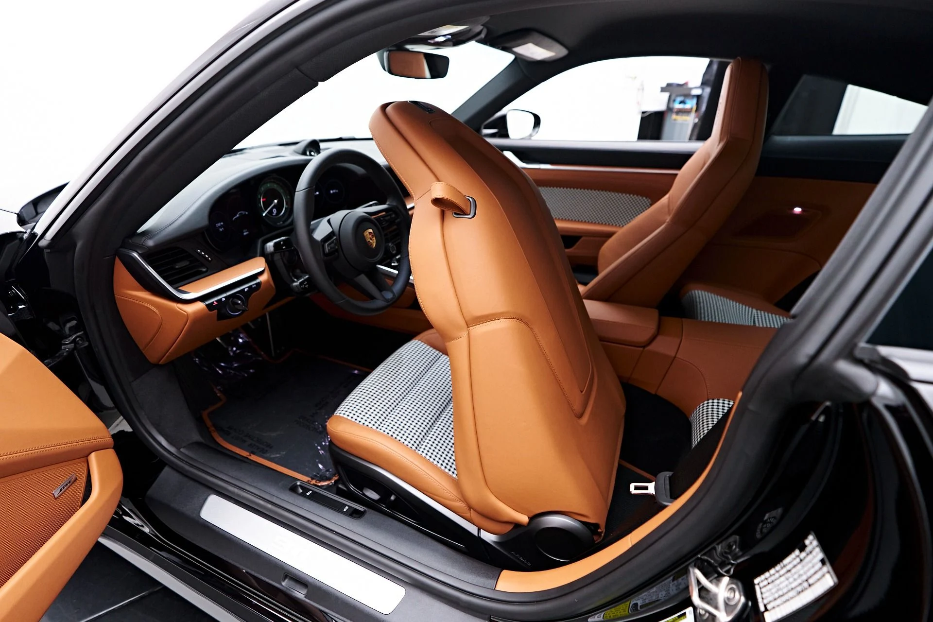 mph051_1172043157_Used_2024_Porsche_911_Carrera_S_1758752846_3c657fa67c