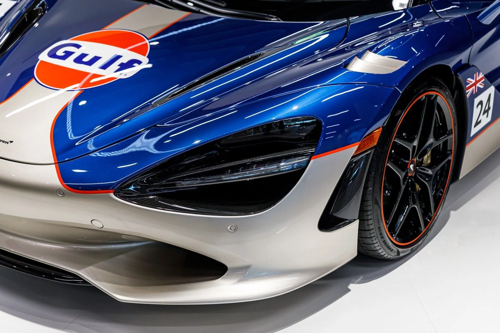 mph051_1190447686_430_p52_l_5dde1e29de